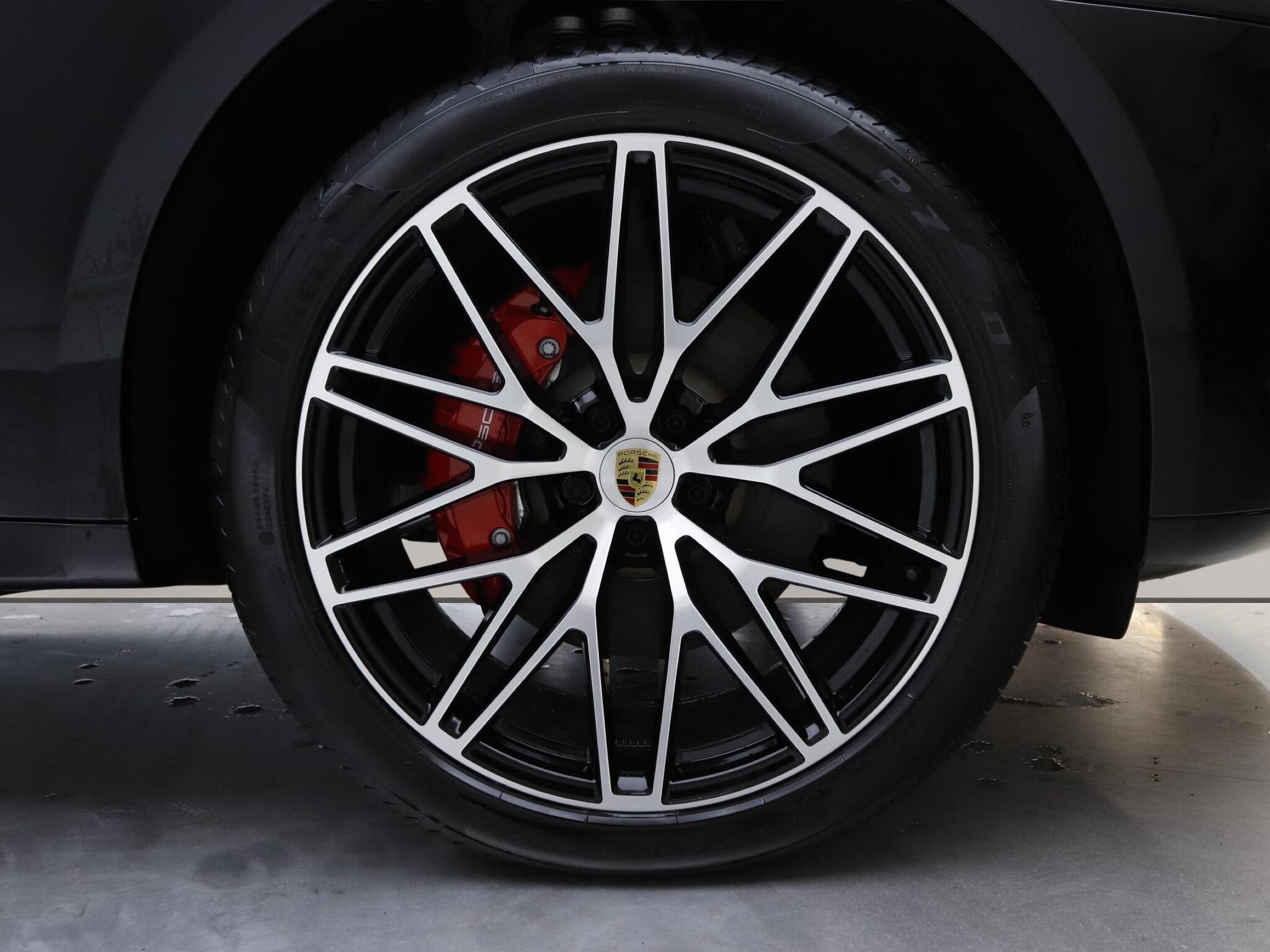 Porsche Macan view 8