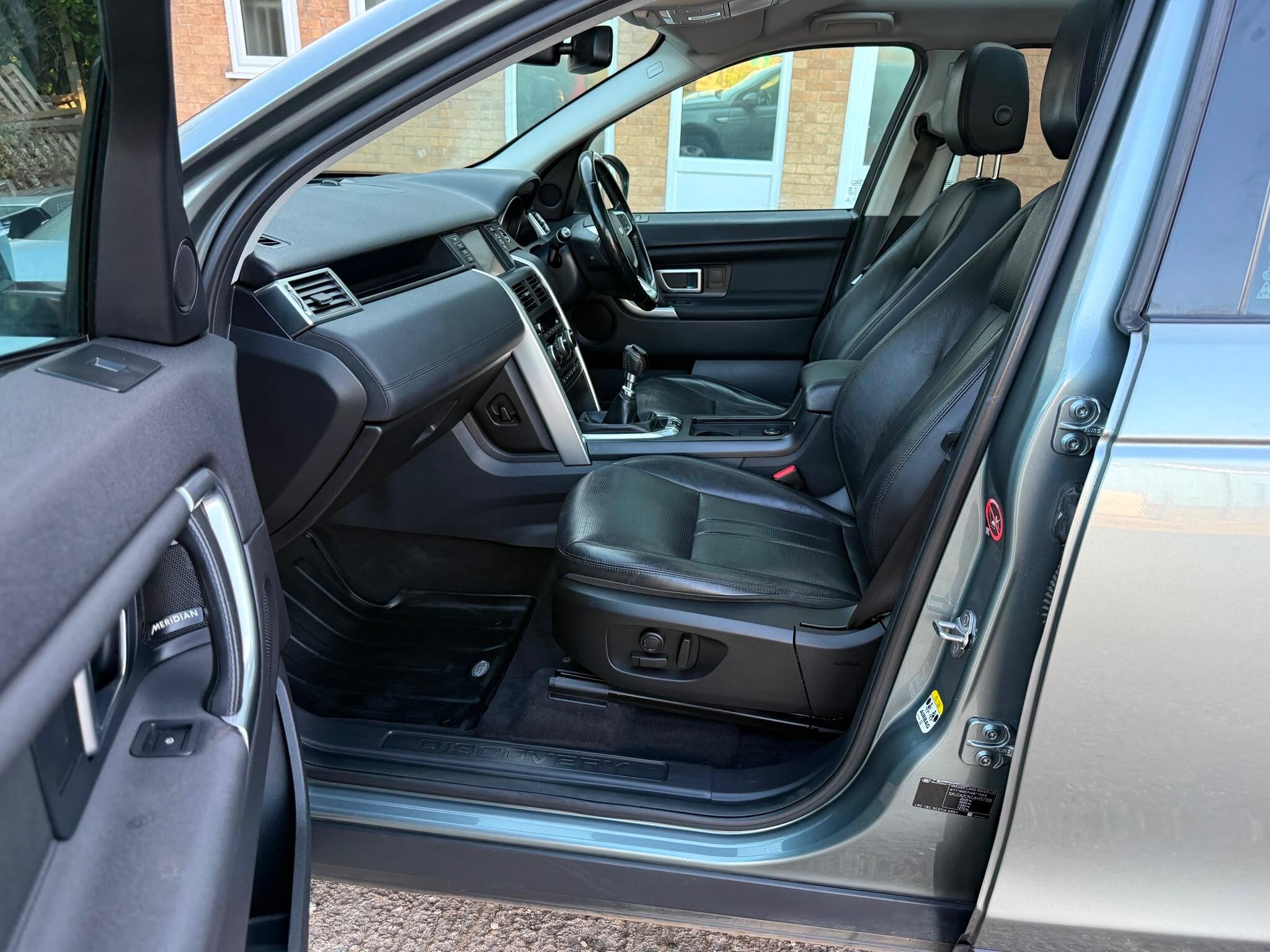 Land Rover Discovery Sport view 16