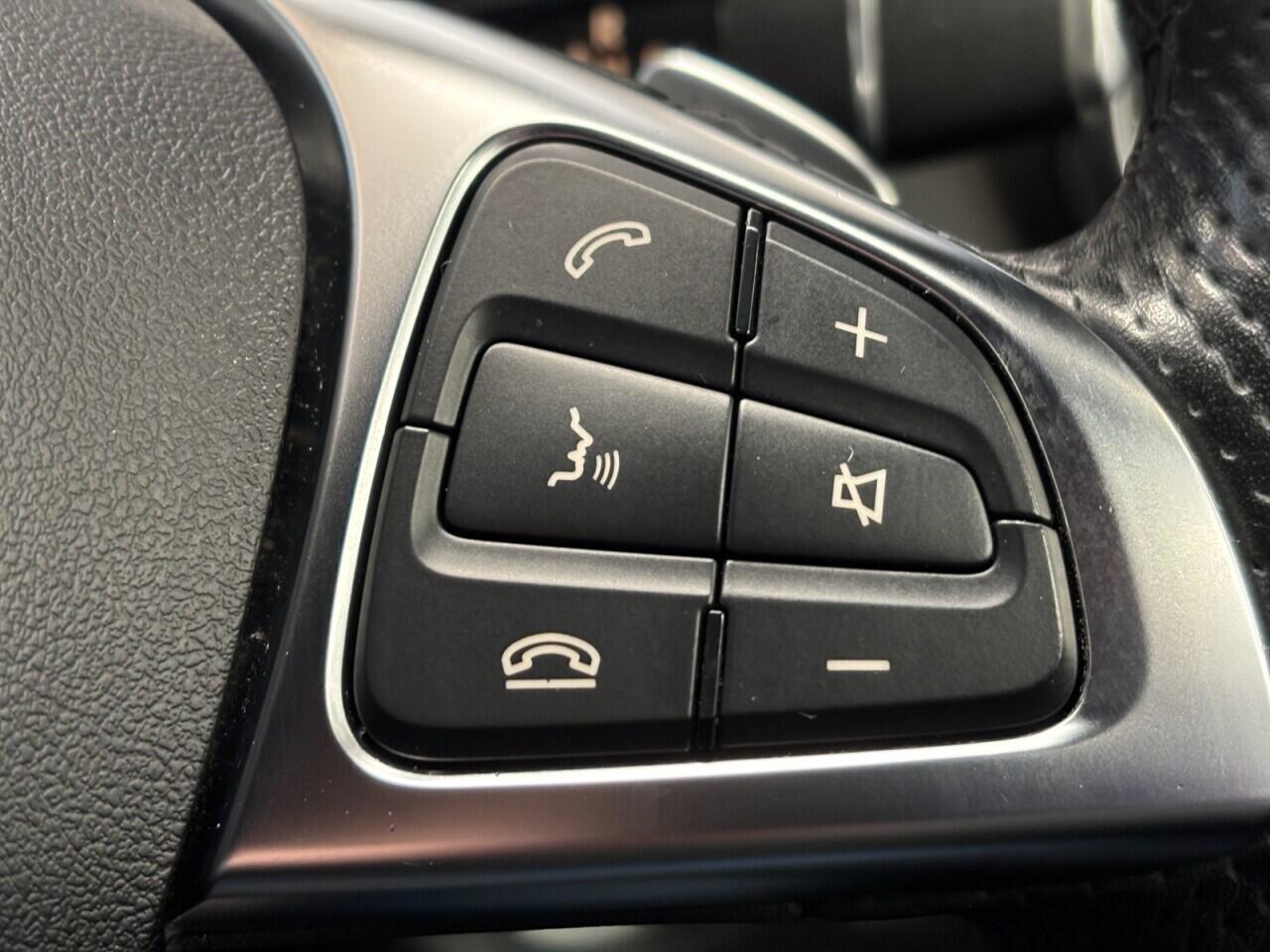 Mercedes-Benz GLA view 39