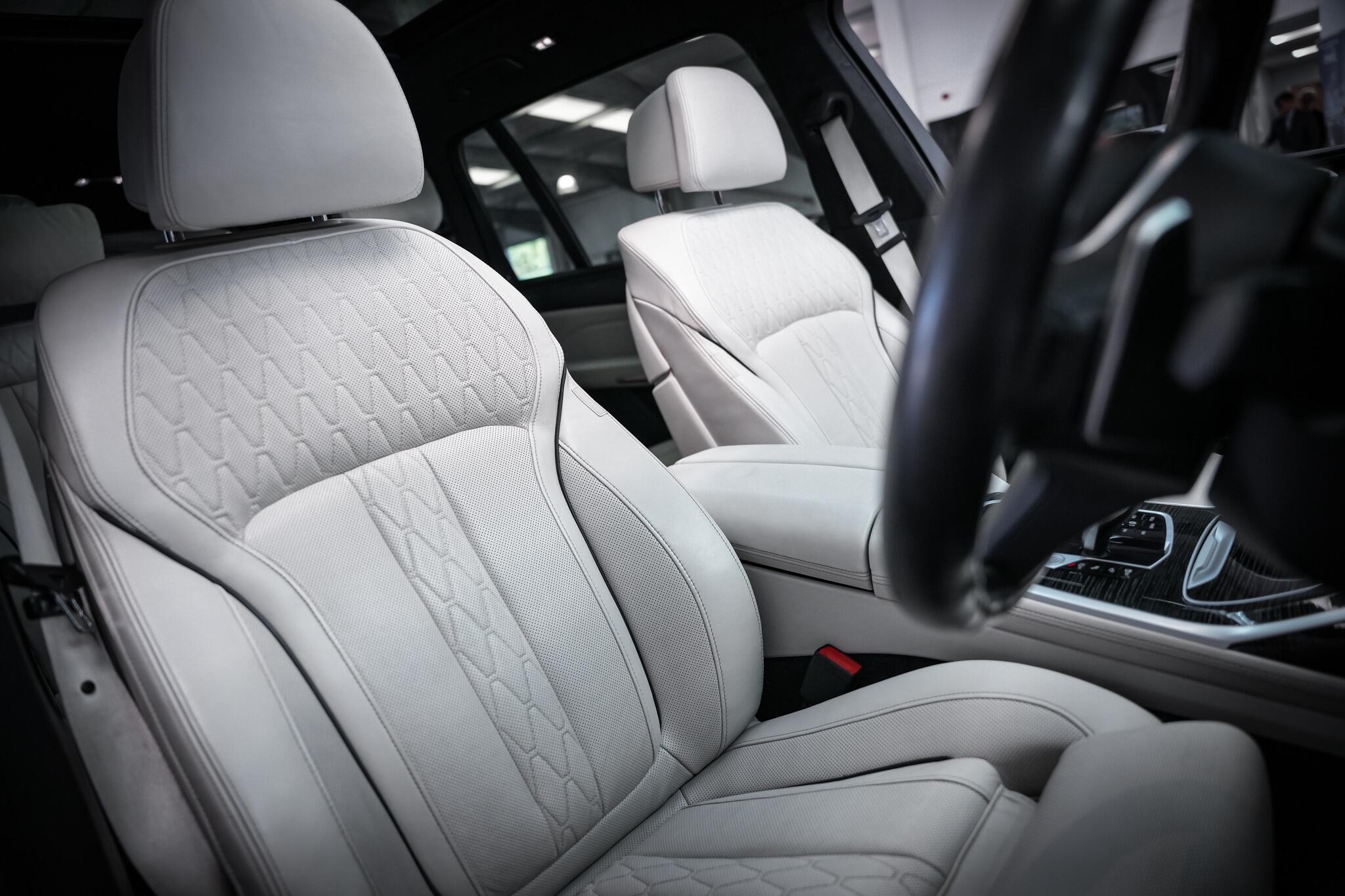 BMW X7 view 17
