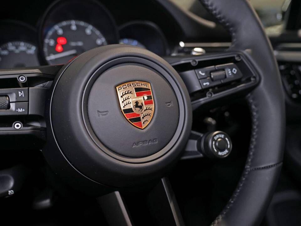 Porsche Macan view 22