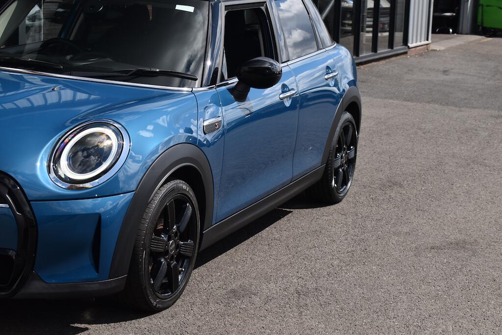 Mini Cooper view 24