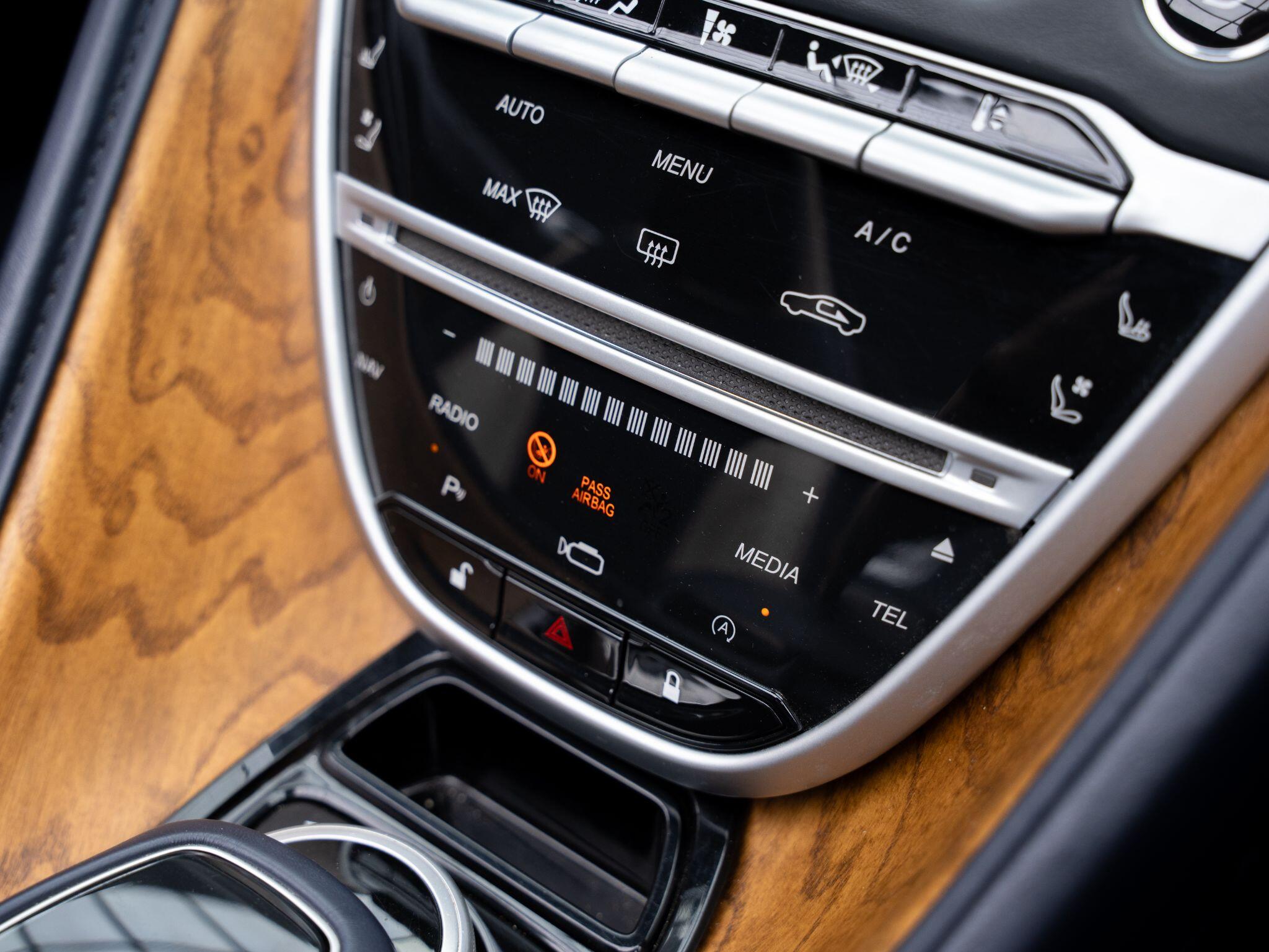 Aston Martin DB11 view 30