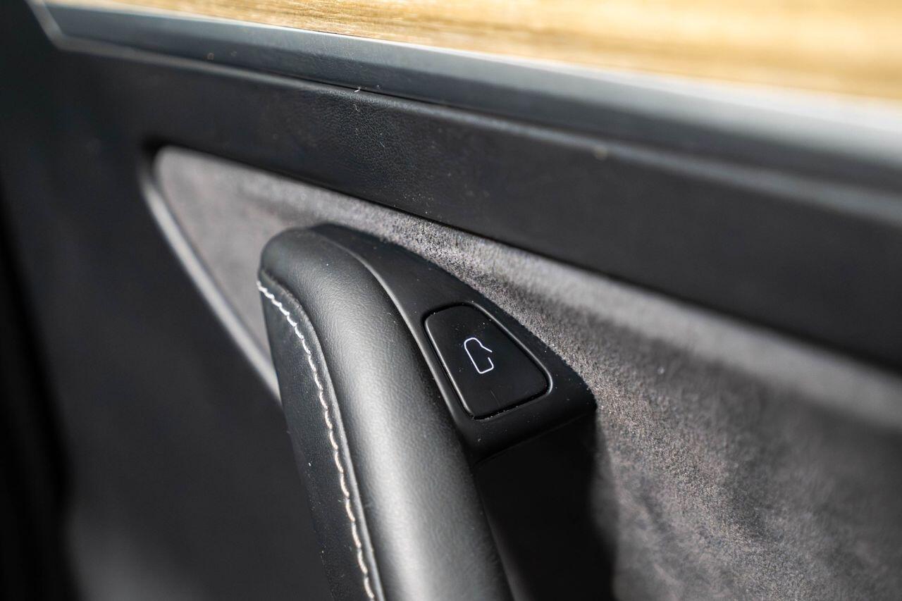 Tesla Model Y view 8