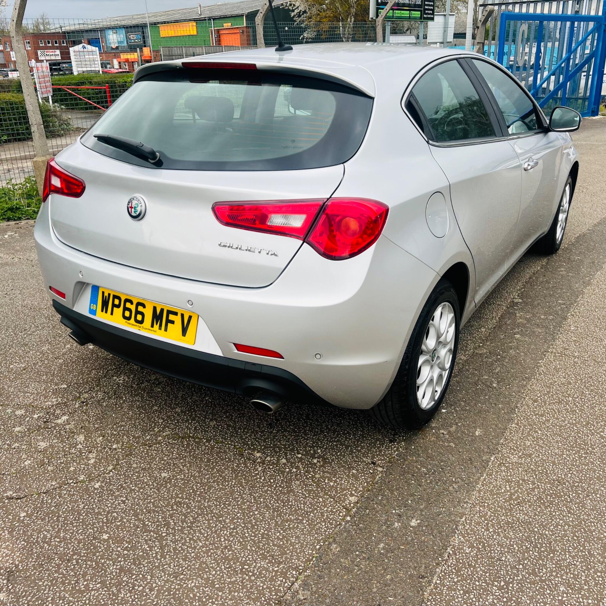 Alfa Romeo Giulietta view 9