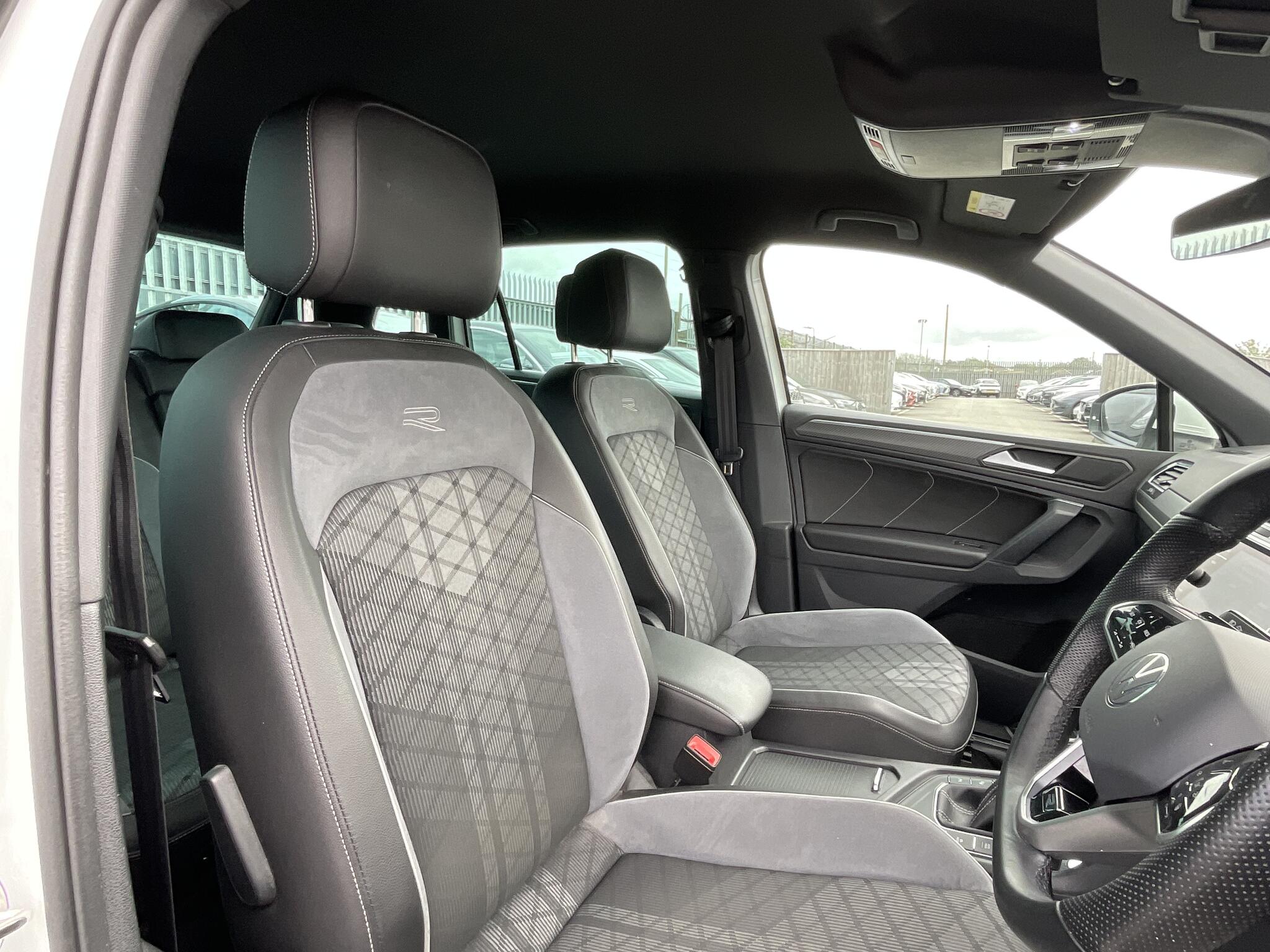 Volkswagen Tiguan view 6