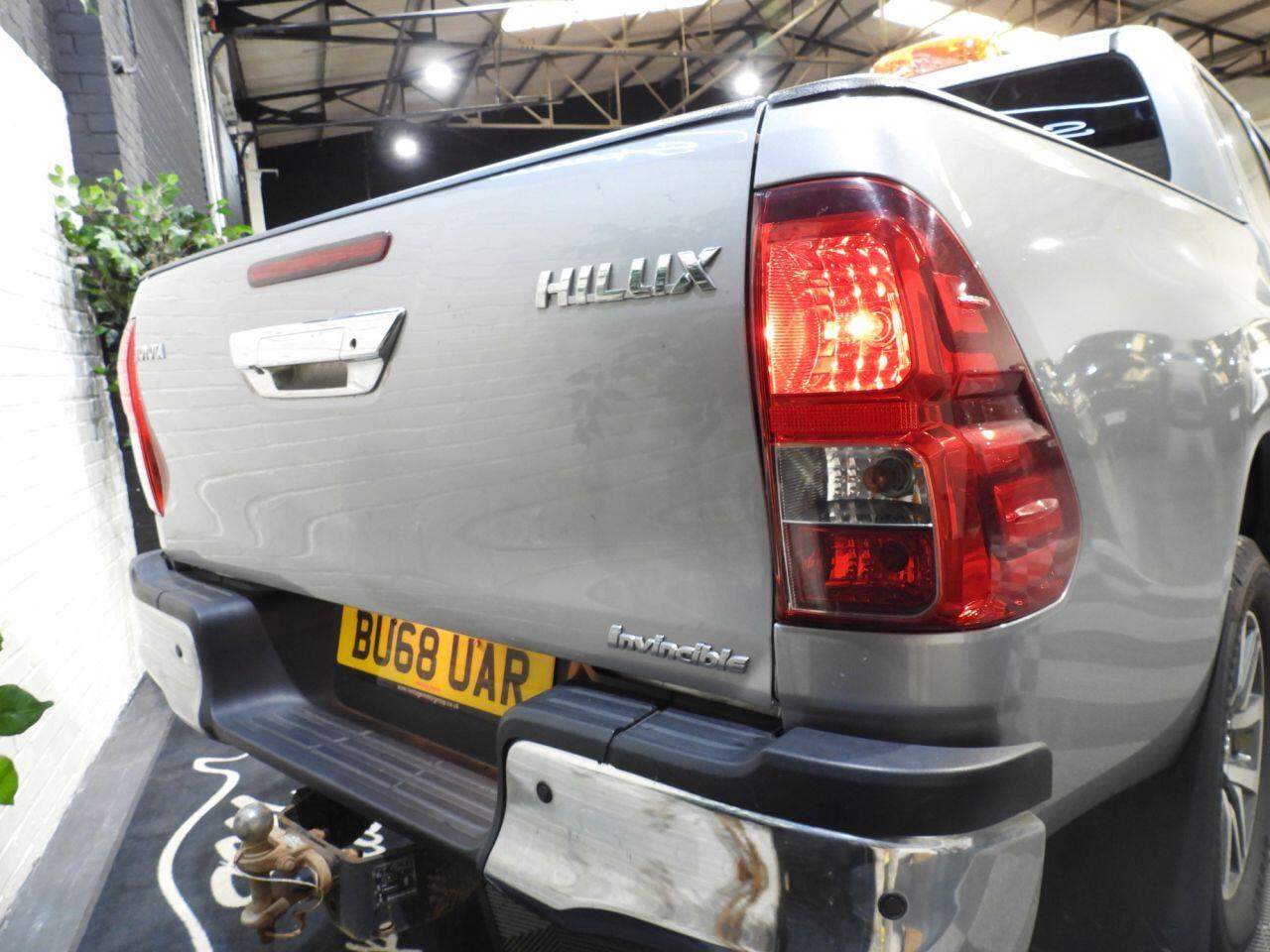 Toyota Hilux view 34