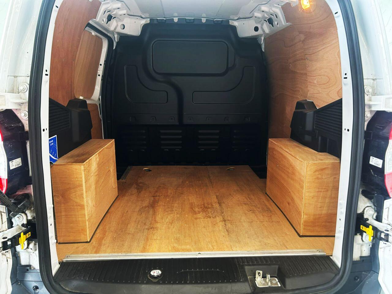 Ford Transit Courier view 21