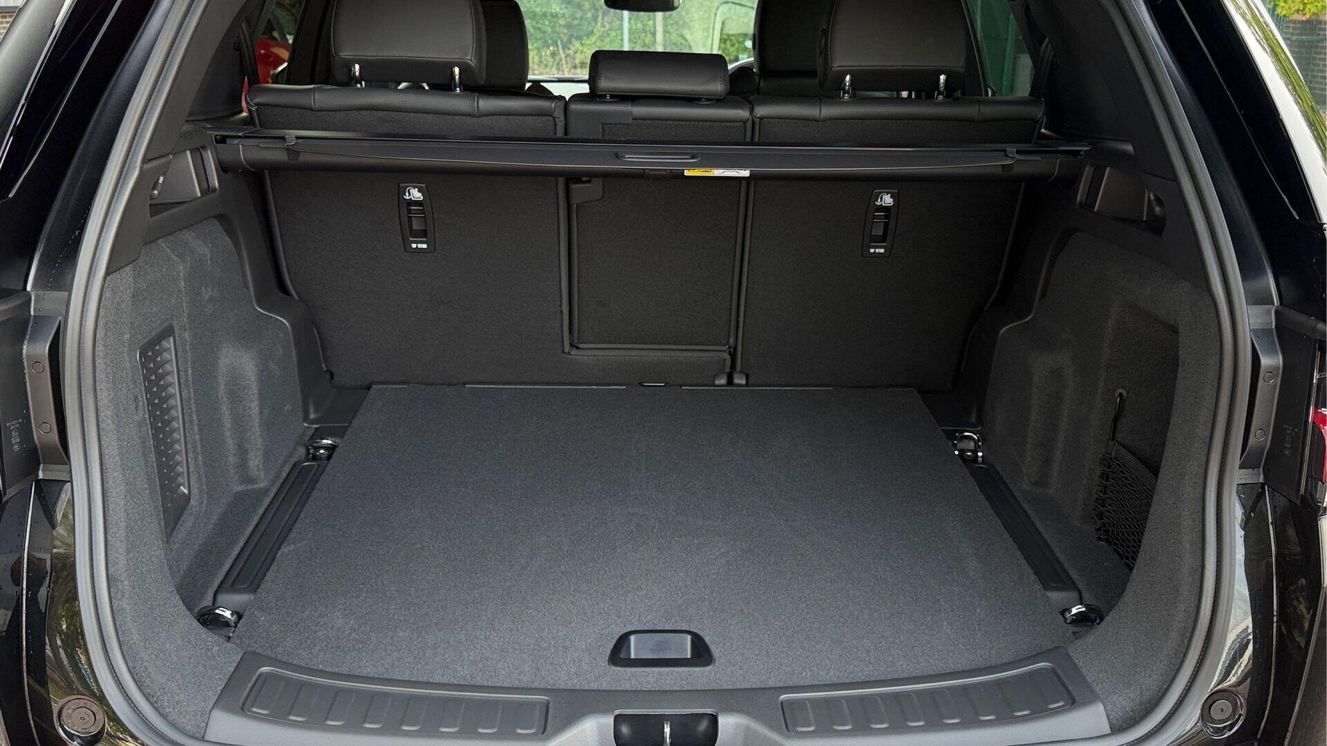Land Rover Discovery Sport view 11