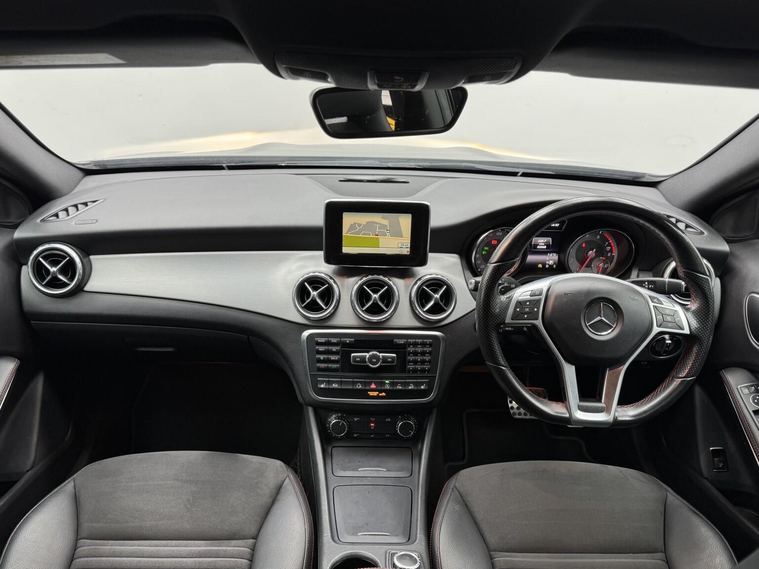 Mercedes-Benz GLA view 17
