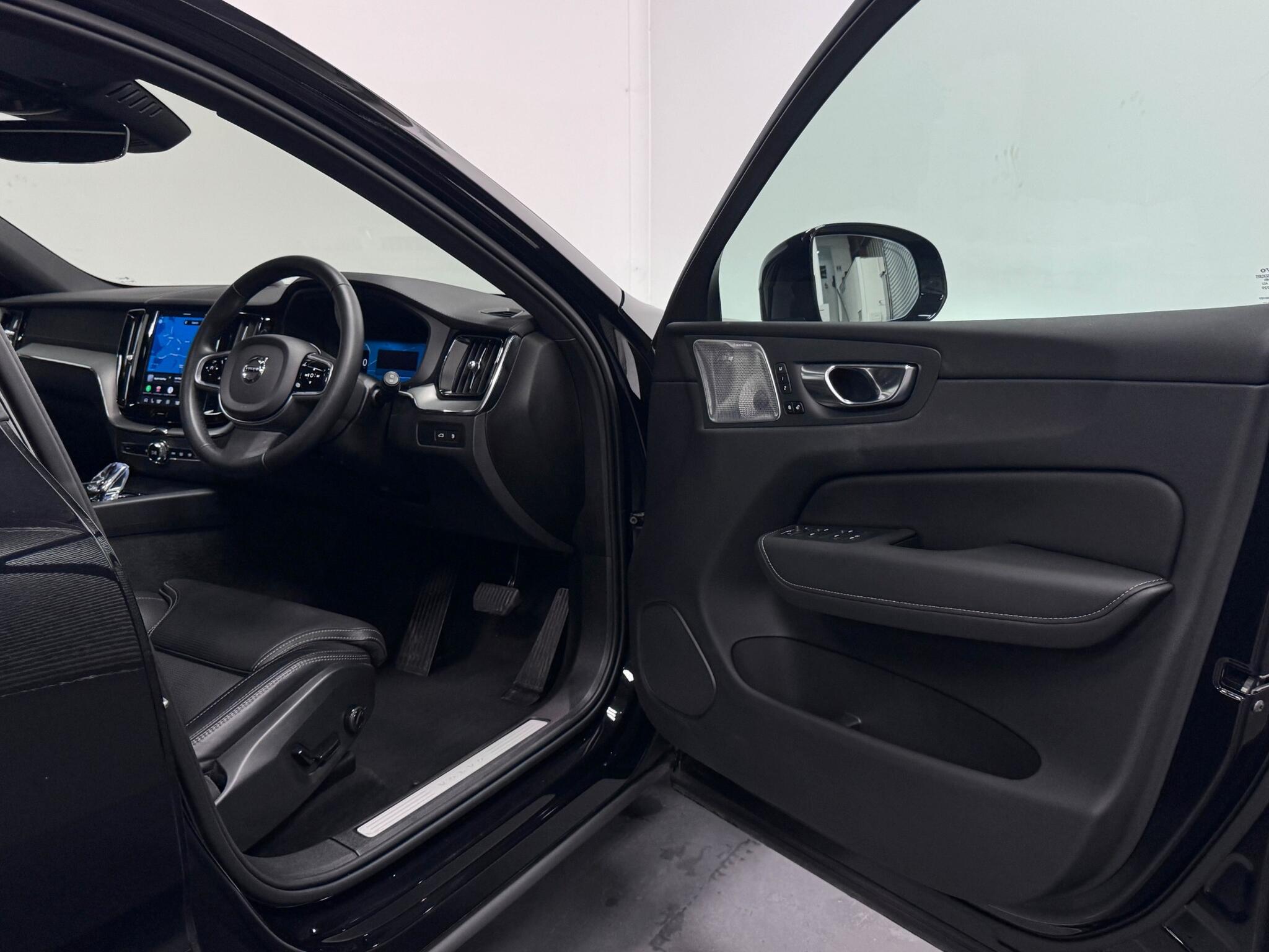 Volvo XC60 view 35