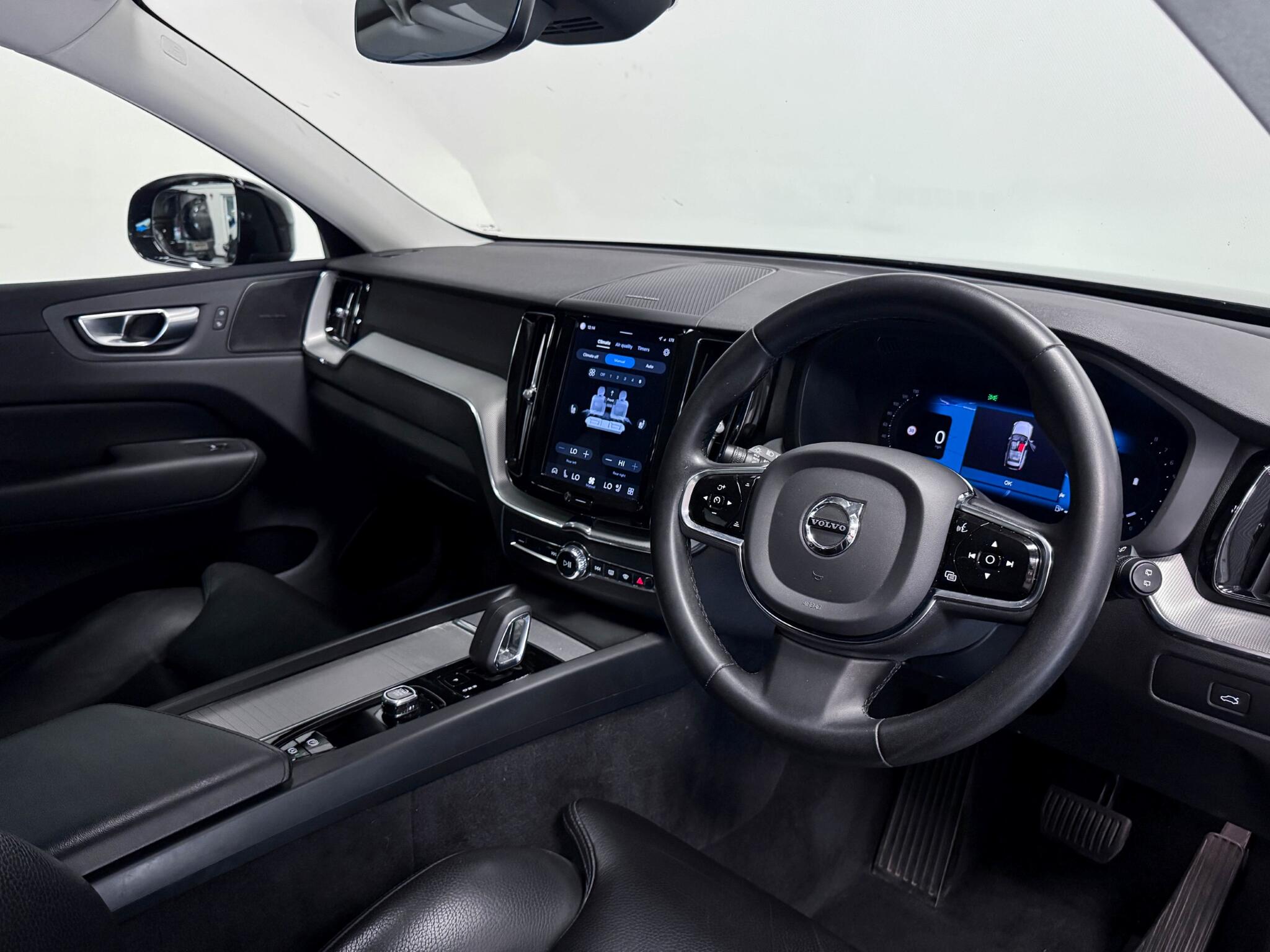 Volvo XC60 view 24