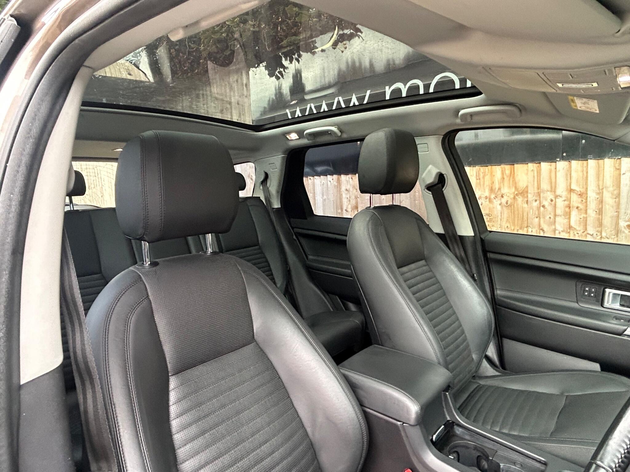 Land Rover Discovery Sport view 41