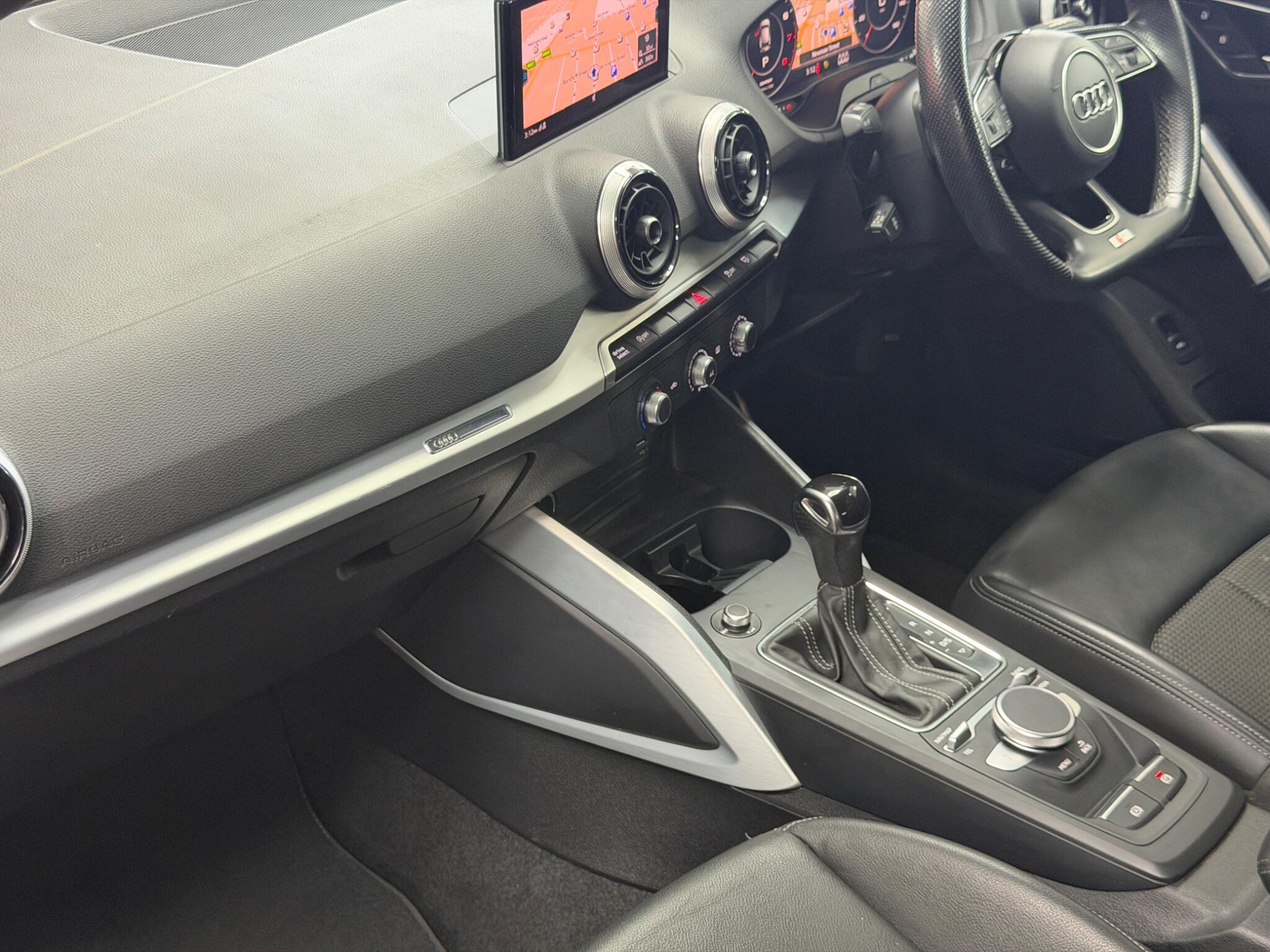 Audi Q2 view 15