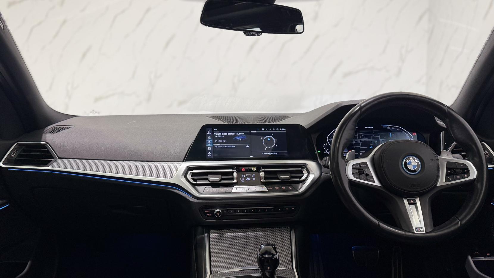 BMW 3 Series view 16