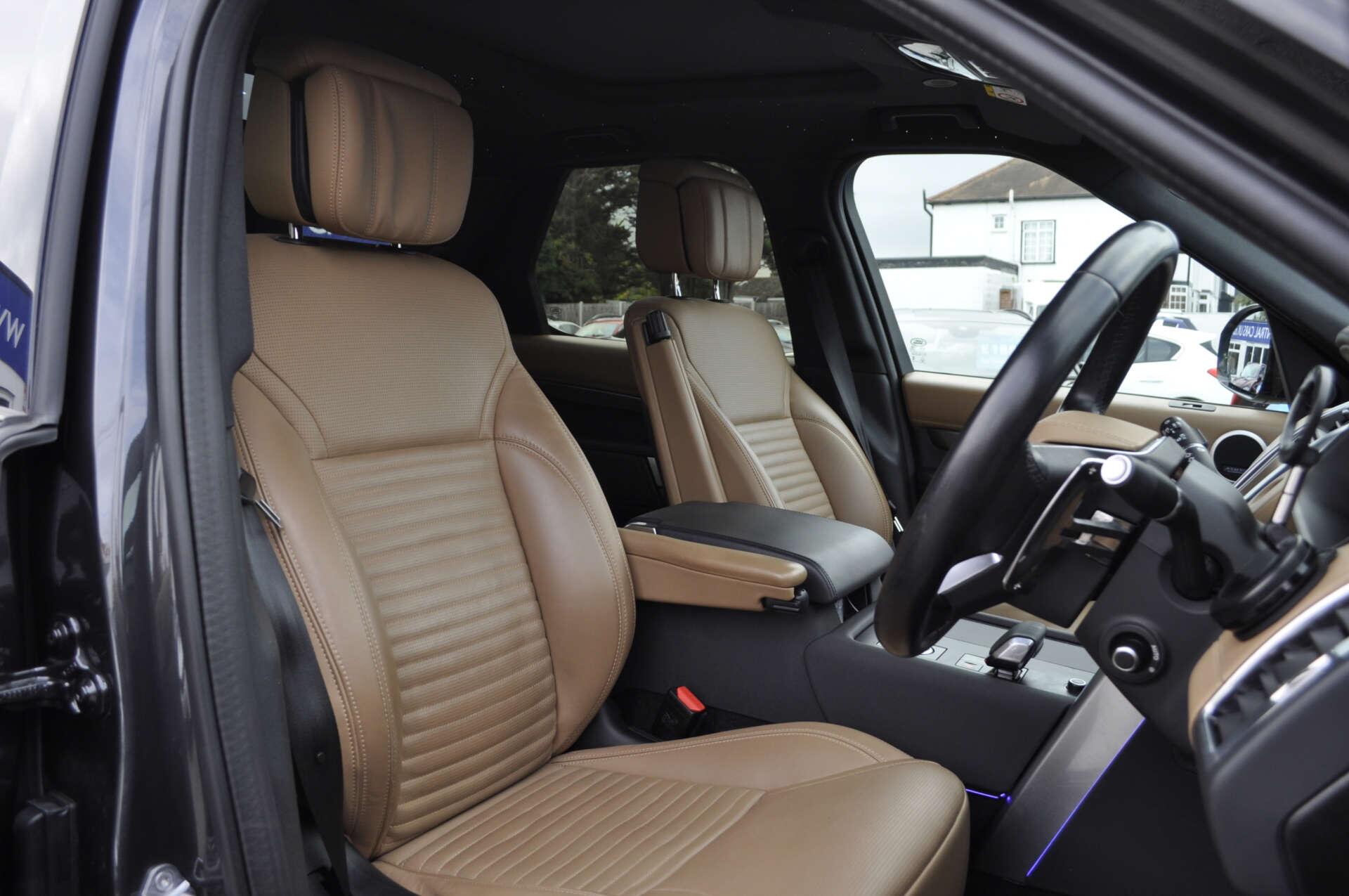 Land Rover Discovery view 8