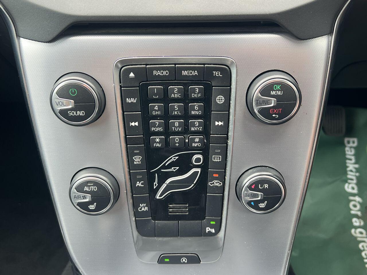 Volvo V40 Cross Country view 33