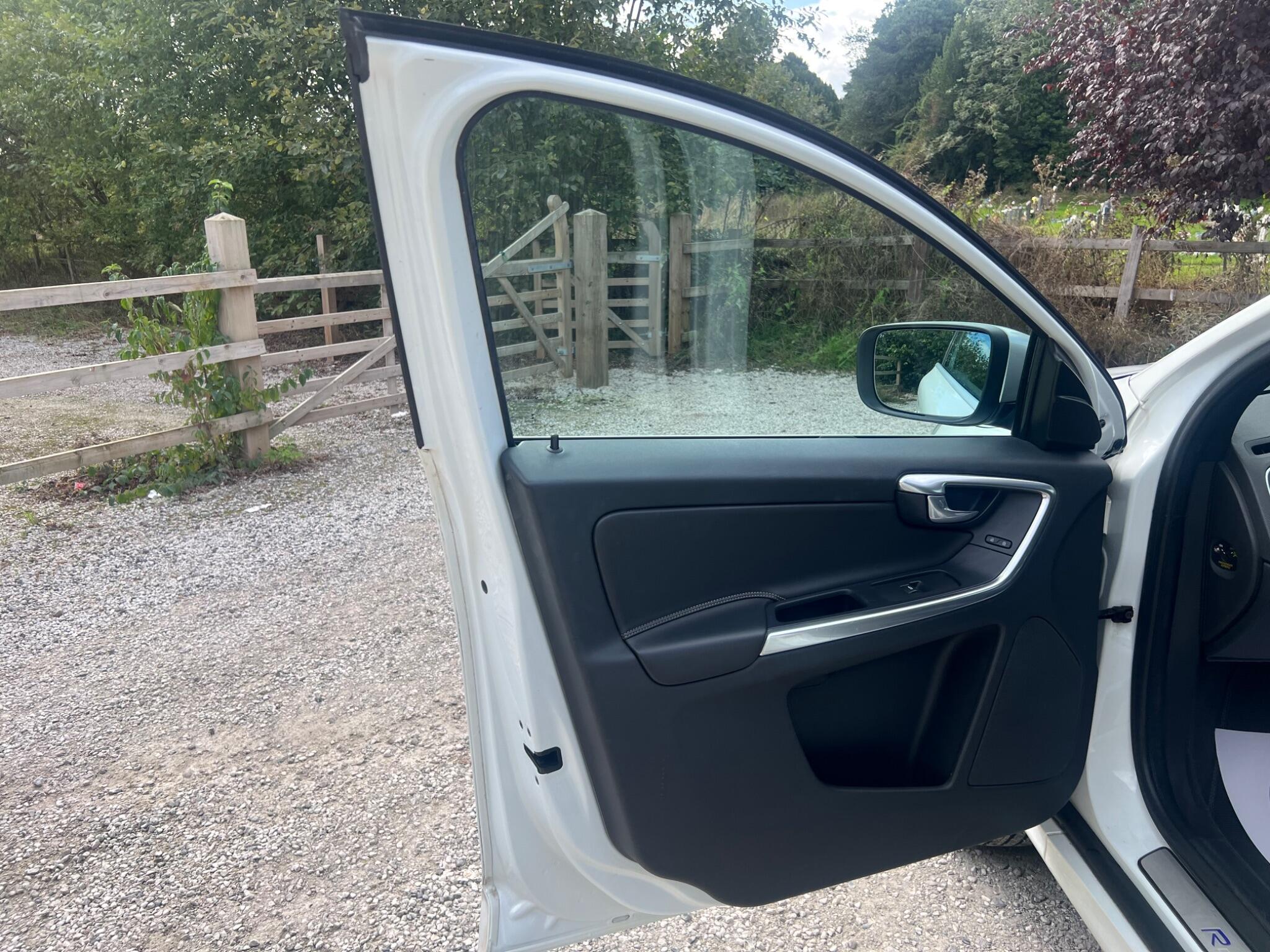Volvo XC60 view 23