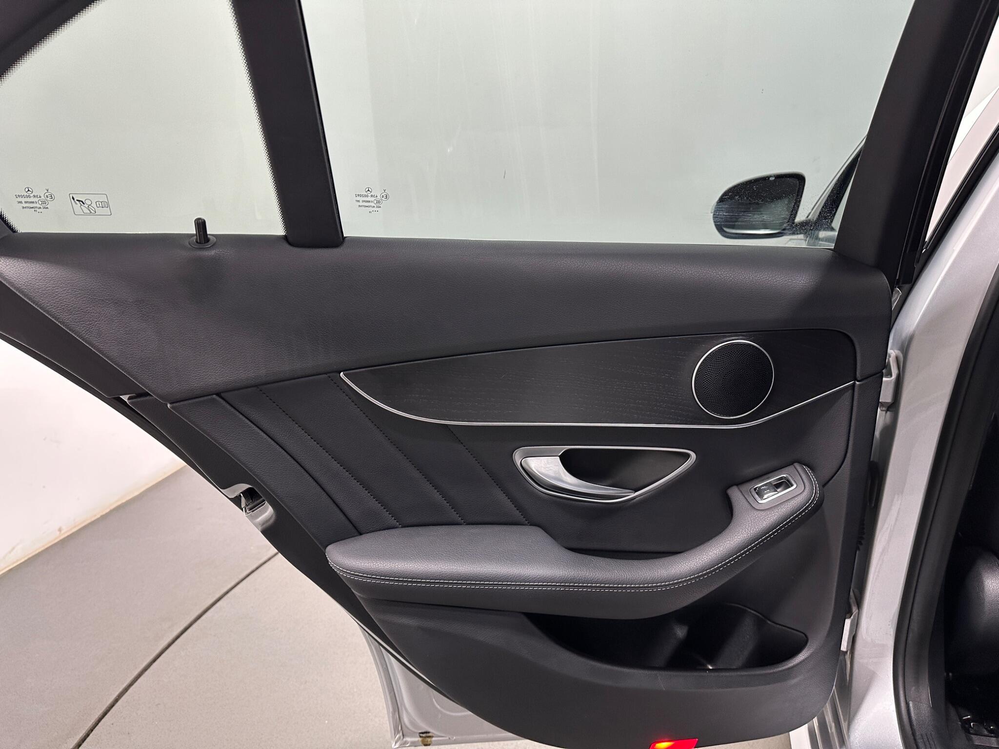 Mercedes-Benz C-Class view 42