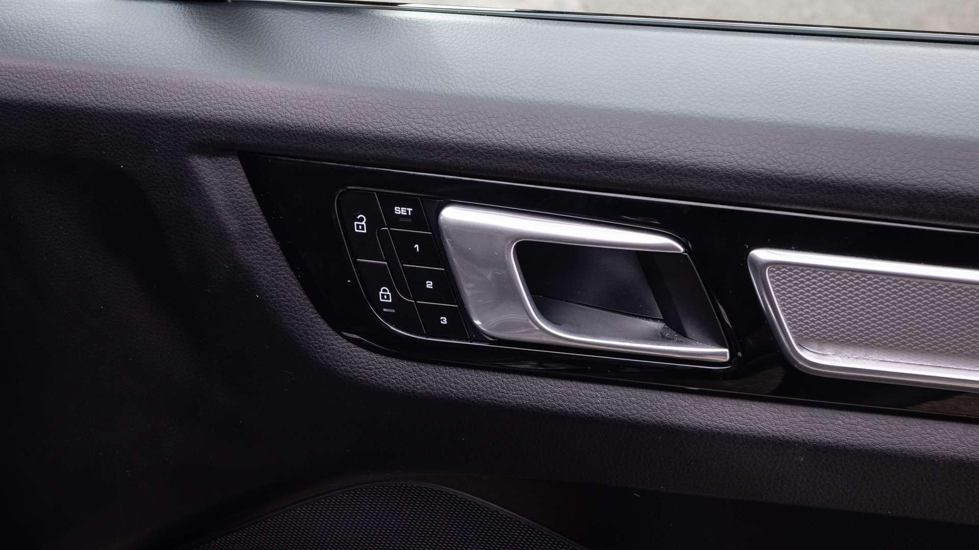 Porsche Cayenne view 25