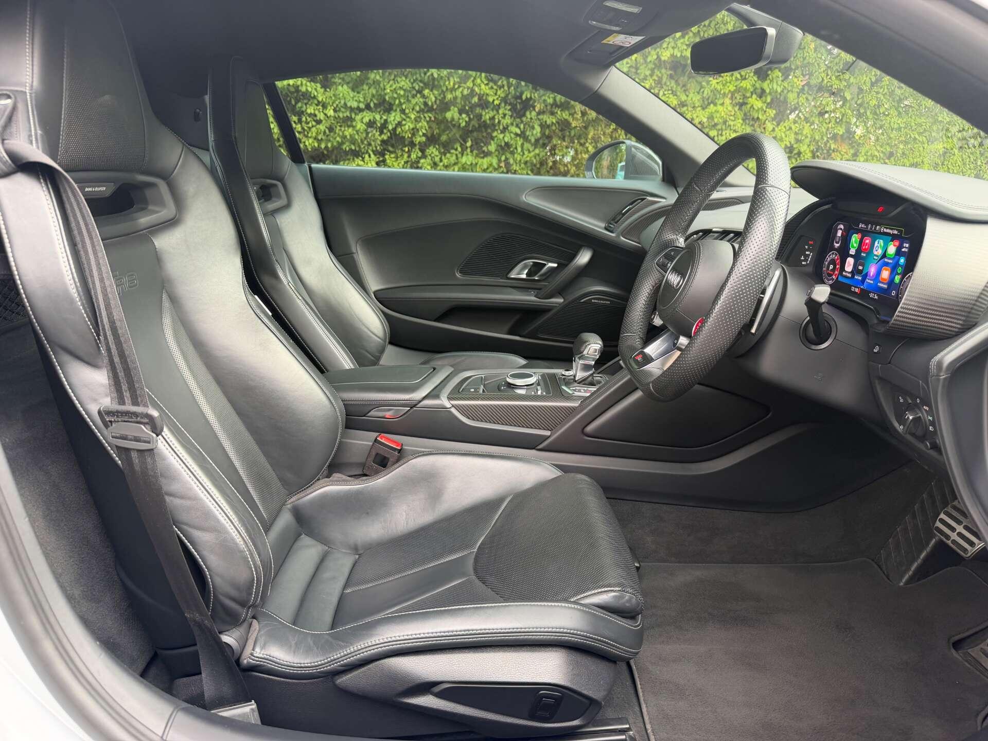 Audi R8 view 30