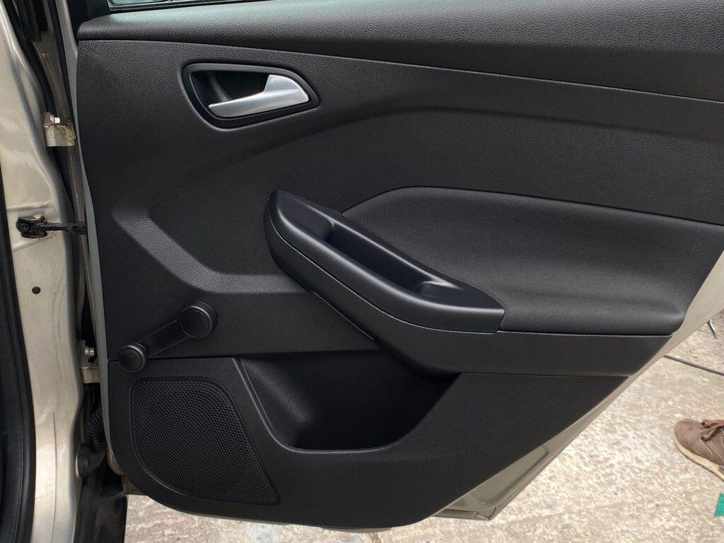 Ford Focus view 14