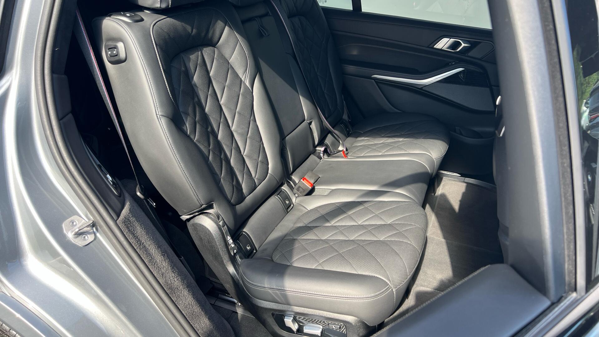 BMW X7 view 12