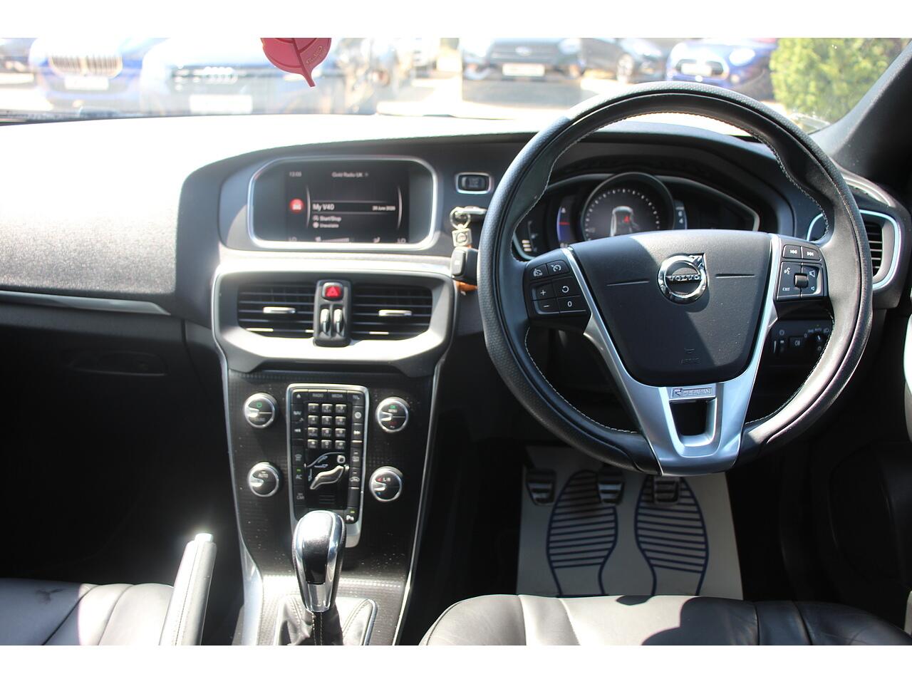 Volvo V40 view 19