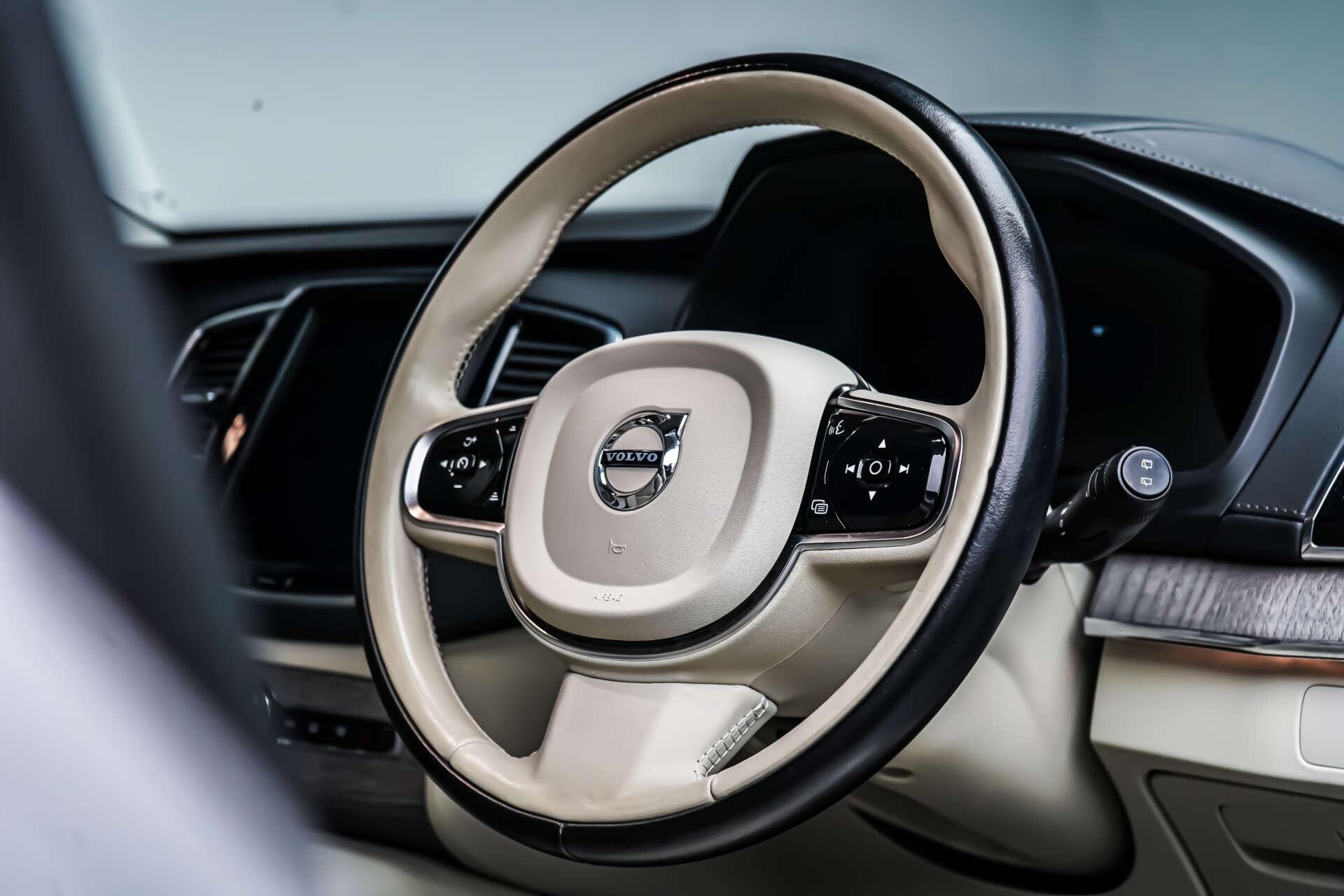 Volvo XC90 view 19