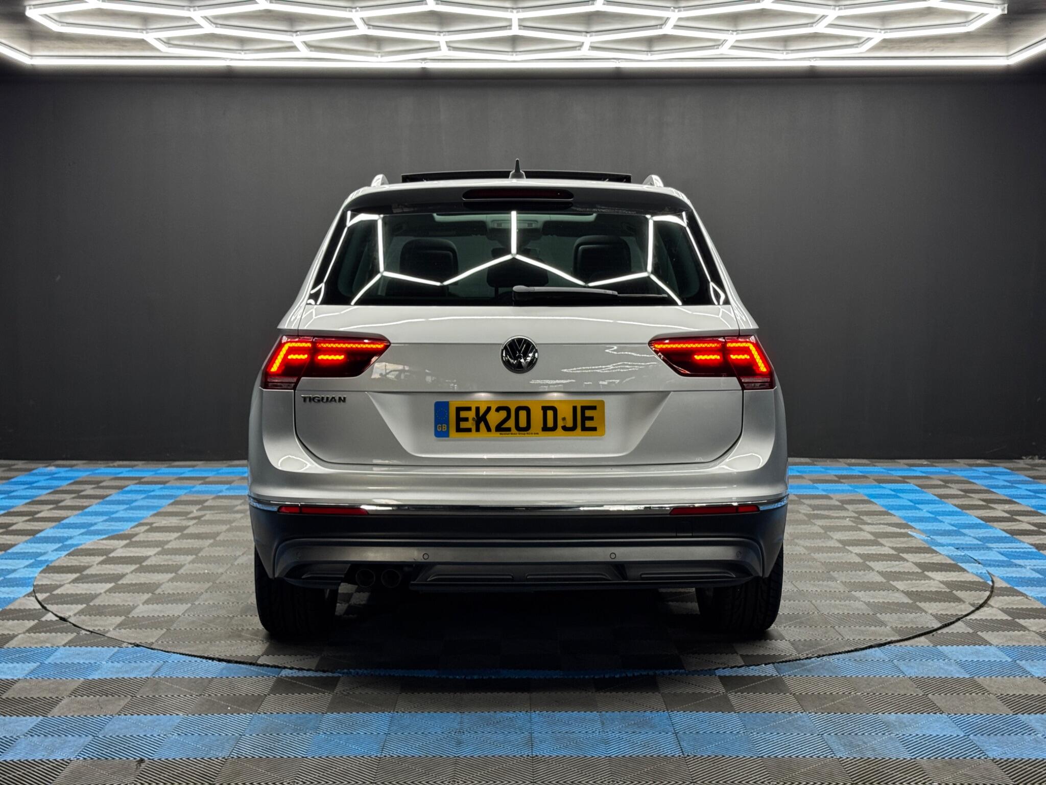 Volkswagen Tiguan view 6