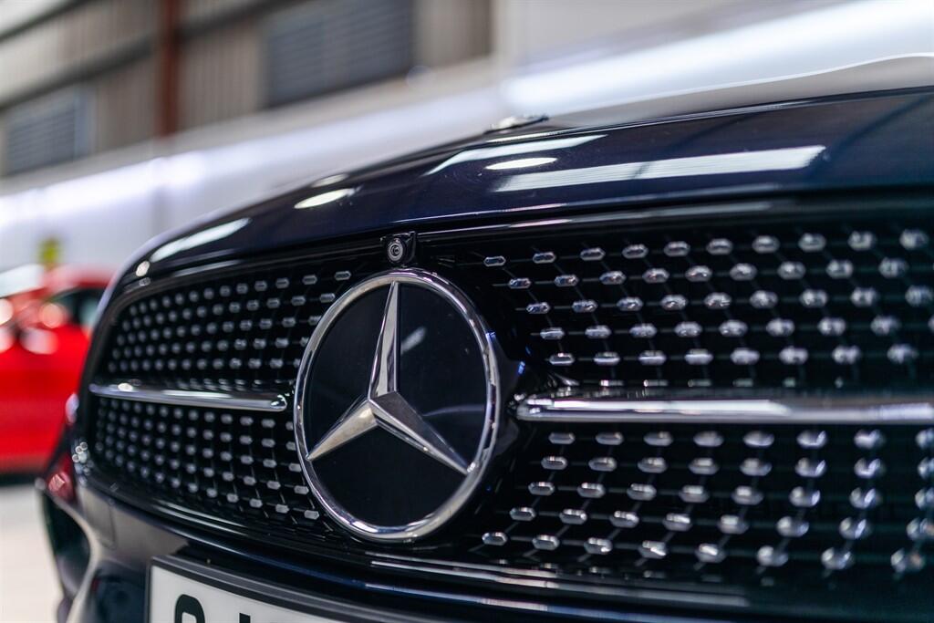 Mercedes-Benz E-Class view 13