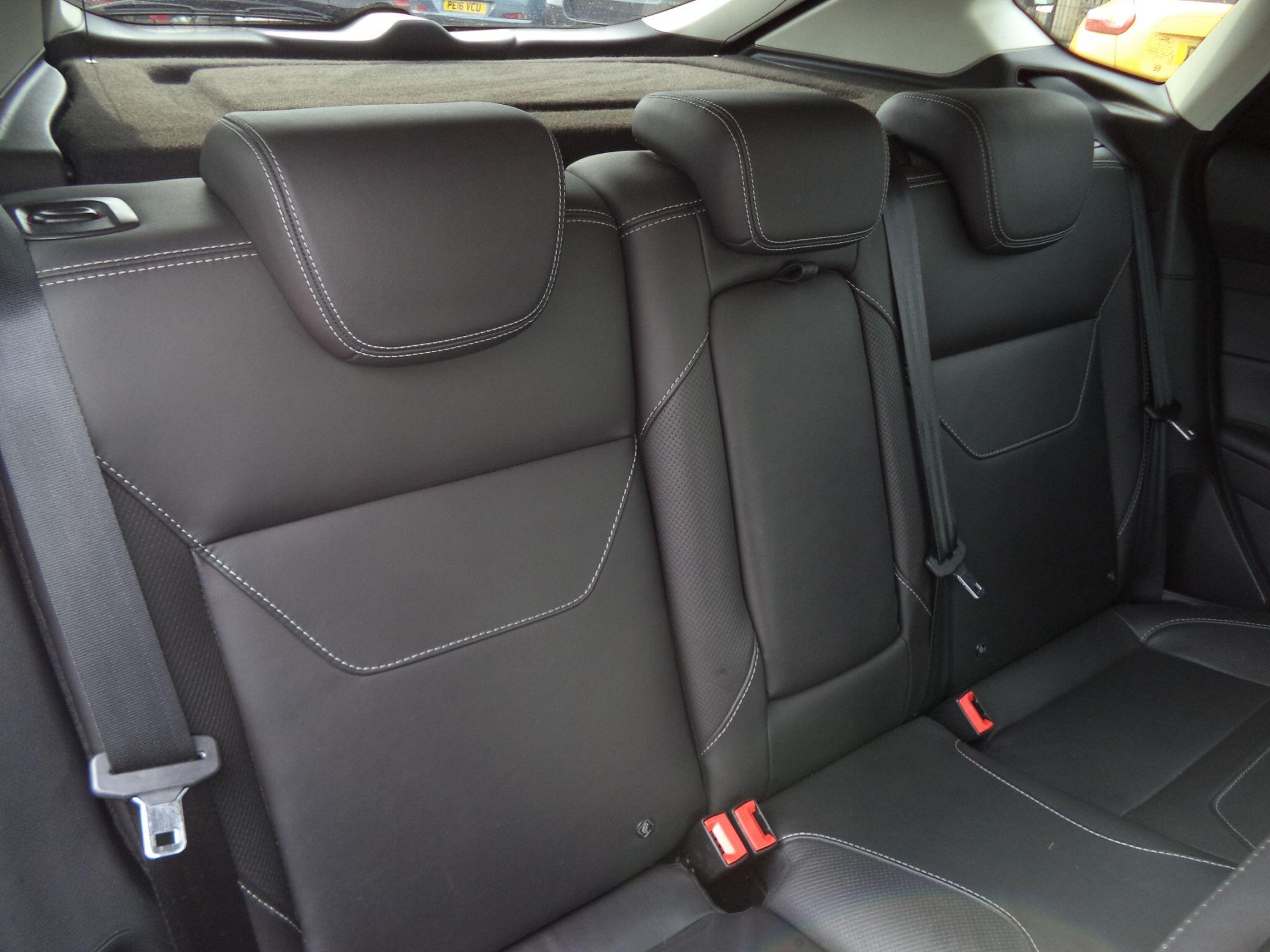 Ford Focus view 35