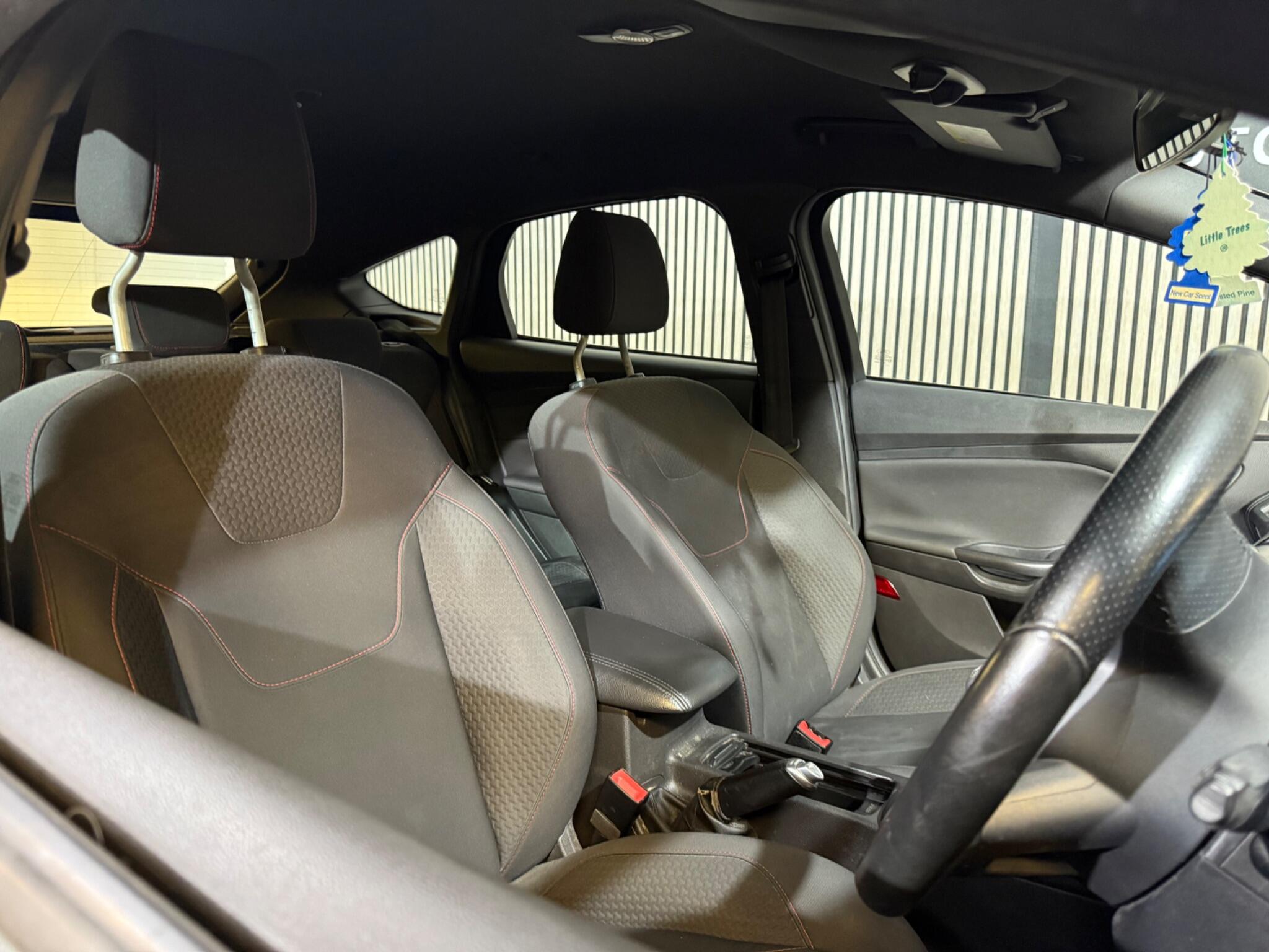2018 Ford Focus 1.0T EcoBoost ST-Line Euro 6 (s/s) 5dr • 87,000 miles image 16