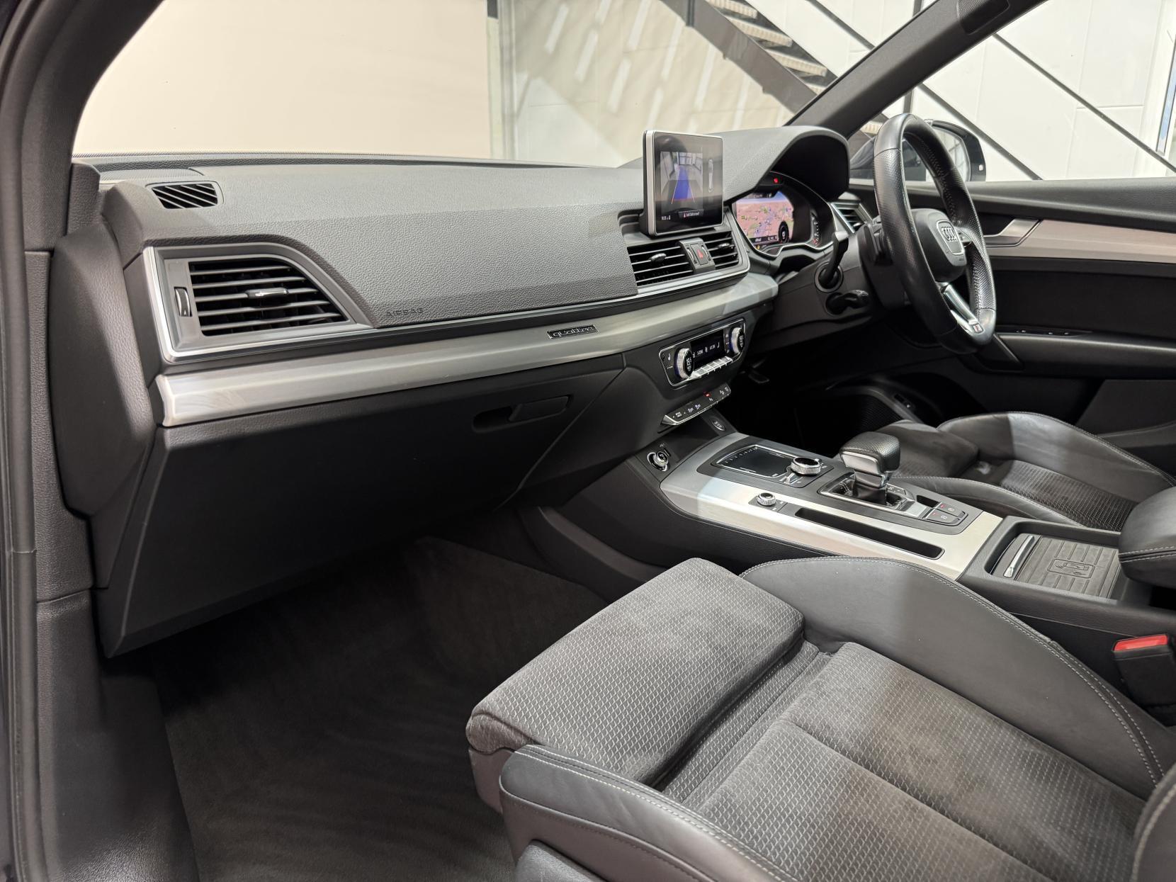 Audi Q5 view 48