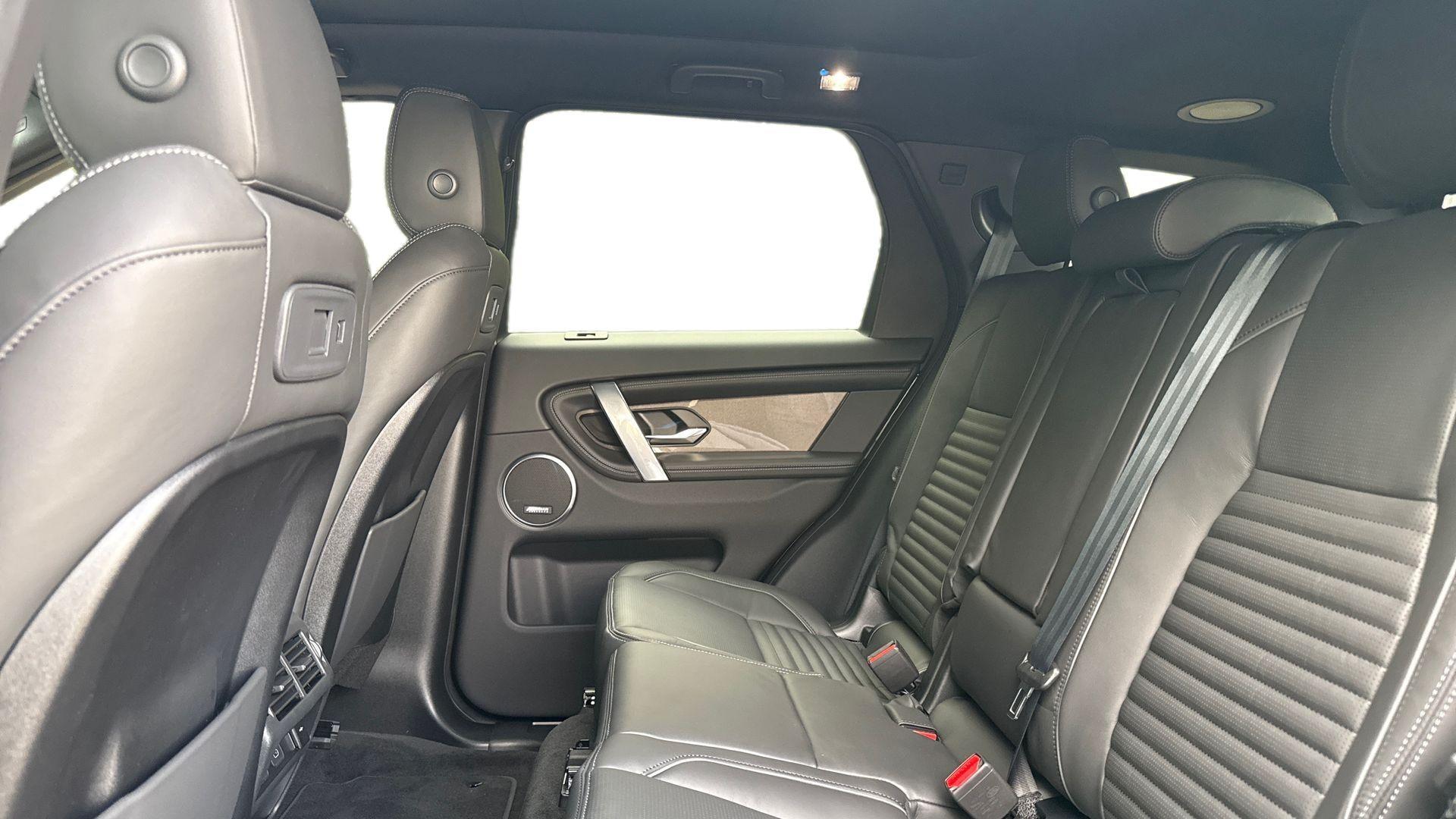 Land Rover Discovery Sport view 4