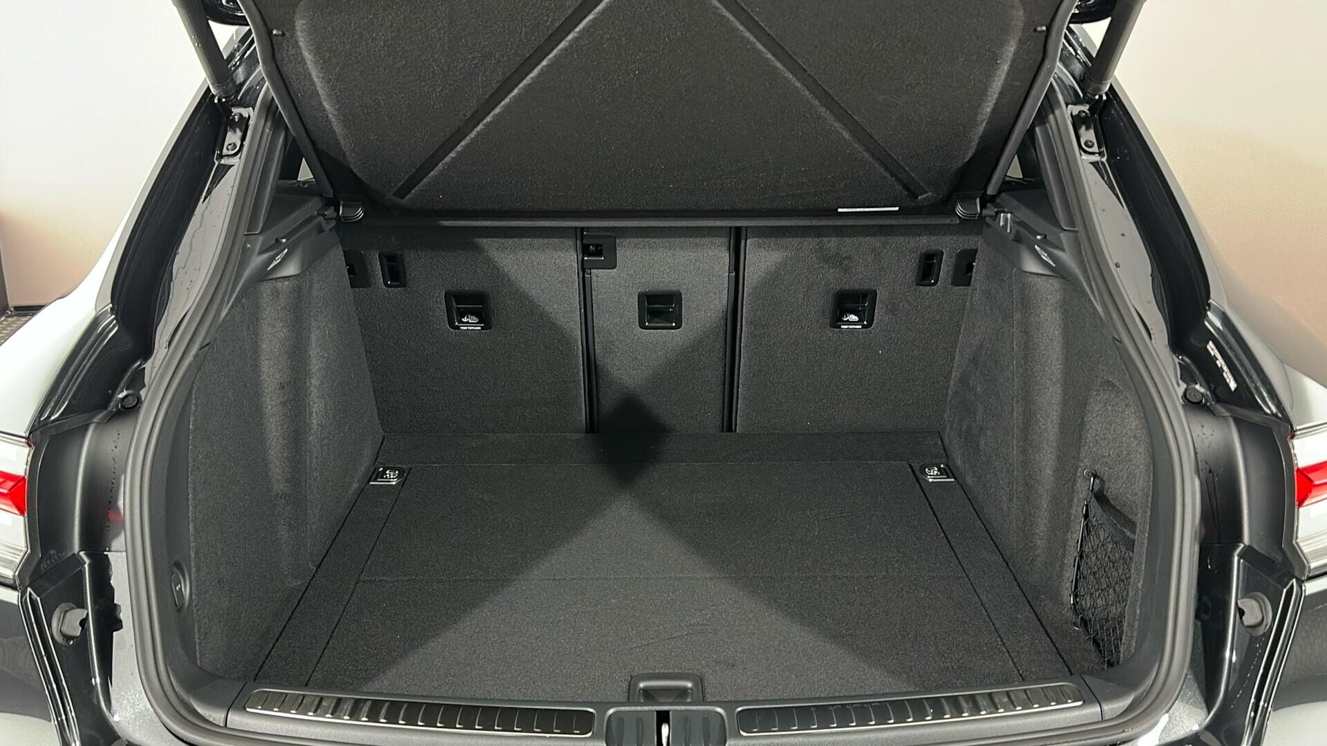 Porsche Macan view 36