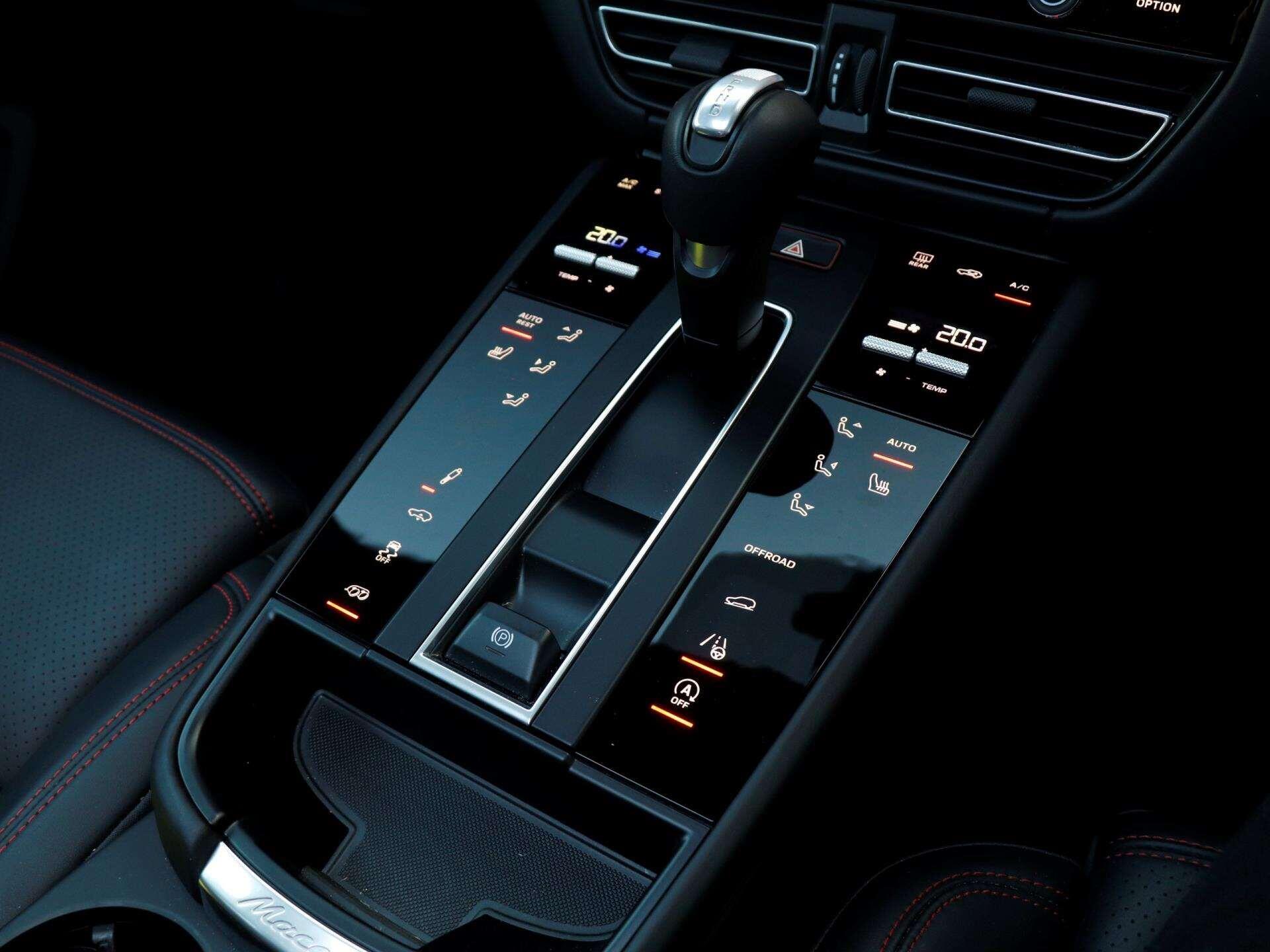 Porsche Macan view 16