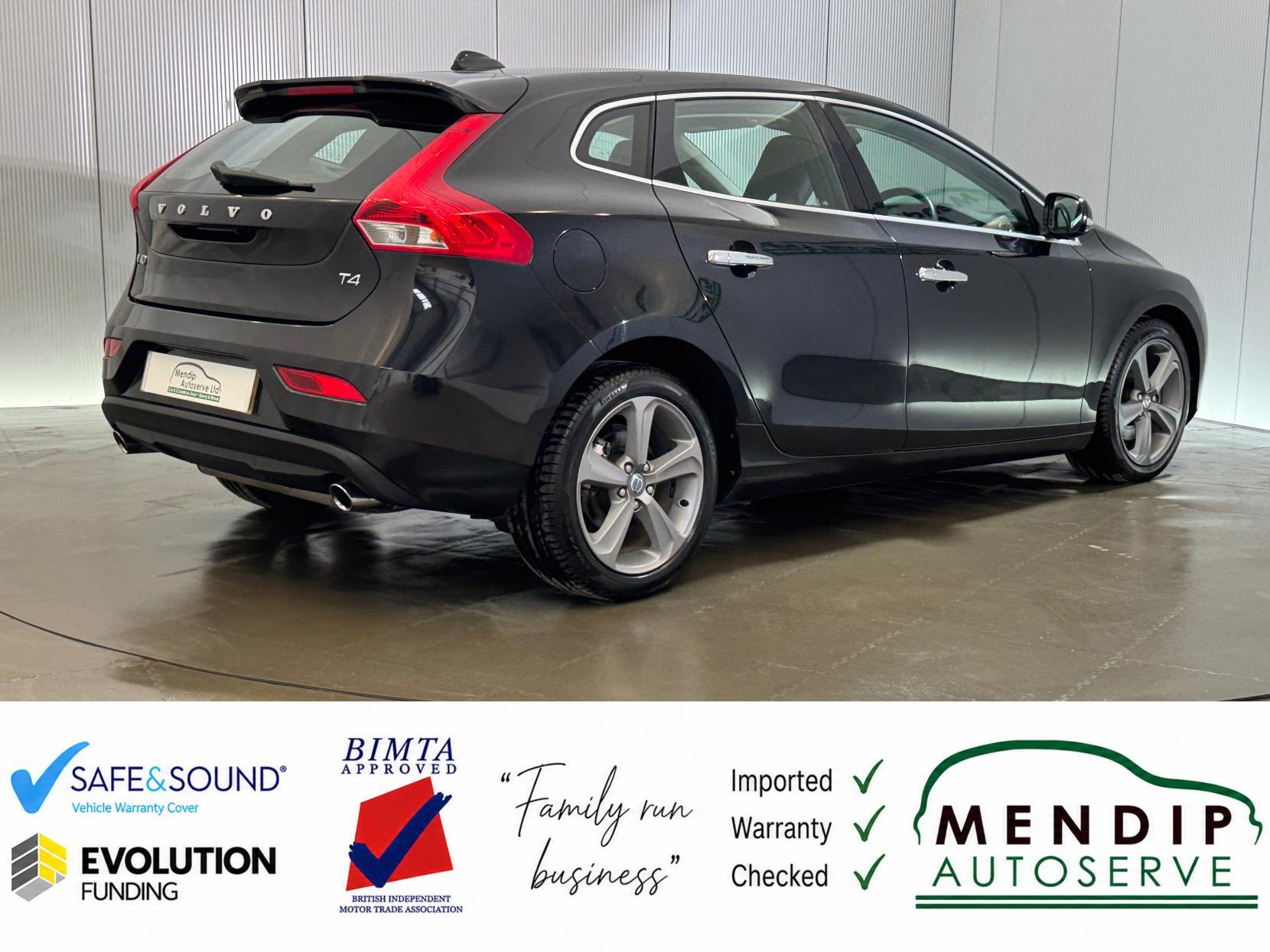 Volvo V40 view 28