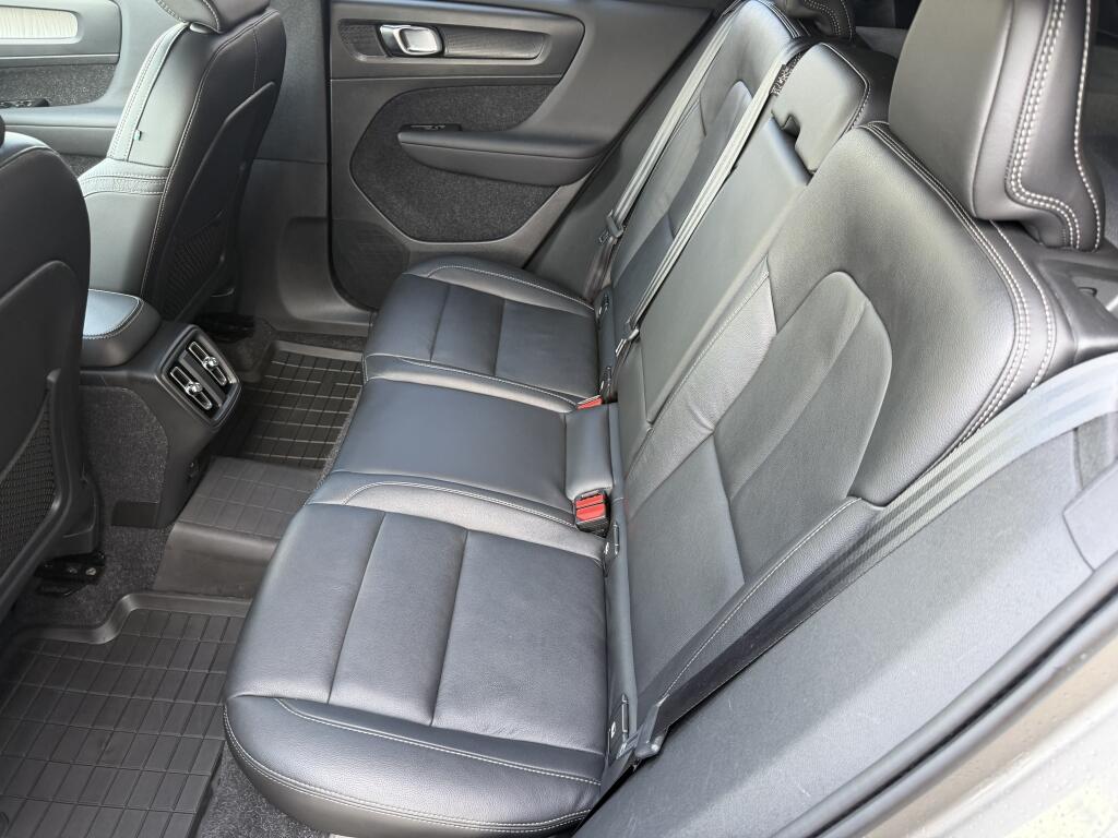 Volvo XC40 view 11