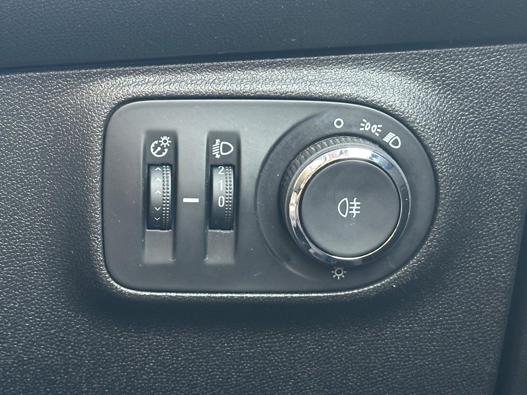 Vauxhall Adam view 18
