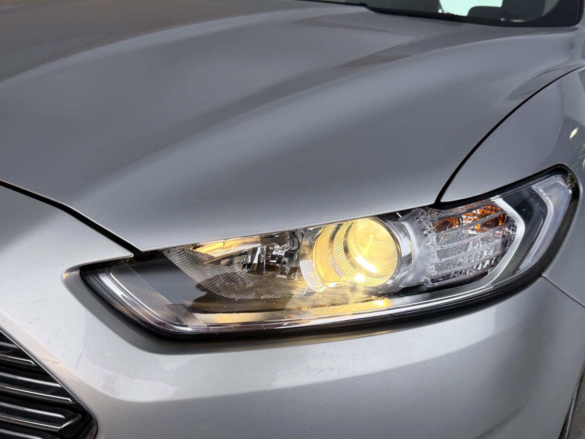 Ford Mondeo view 12