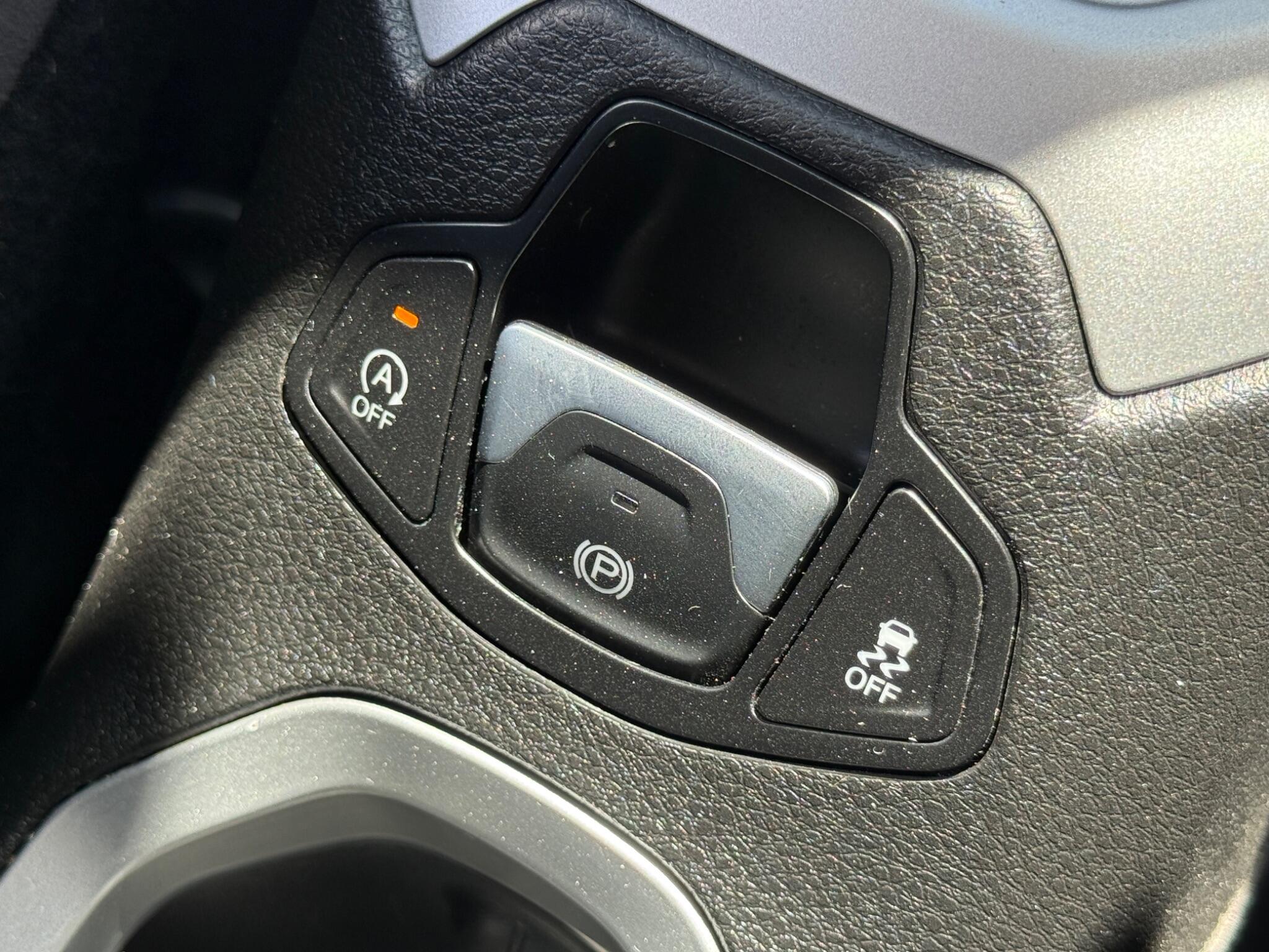 Jeep Renegade - Image 56