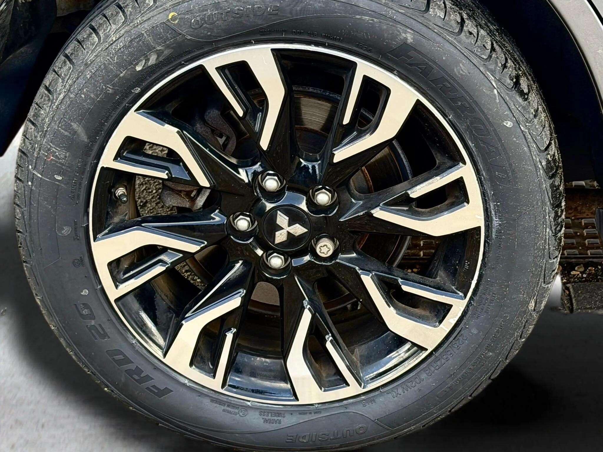Mitsubishi Outlander view 66