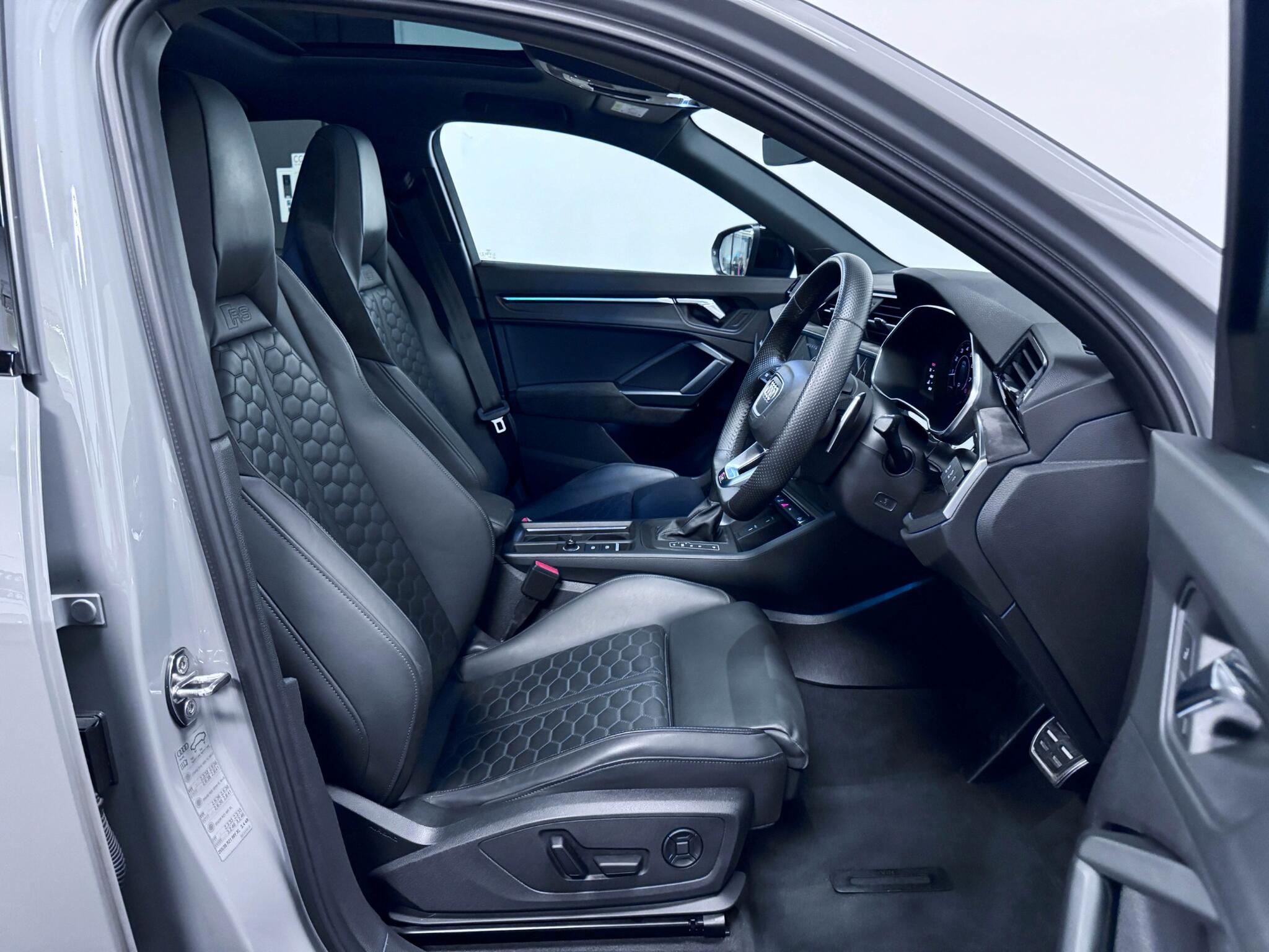 Audi RS Q3 view 31