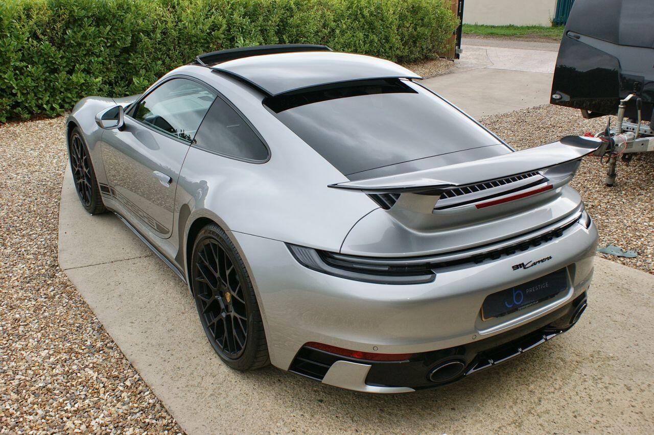 Porsche 911 view 4