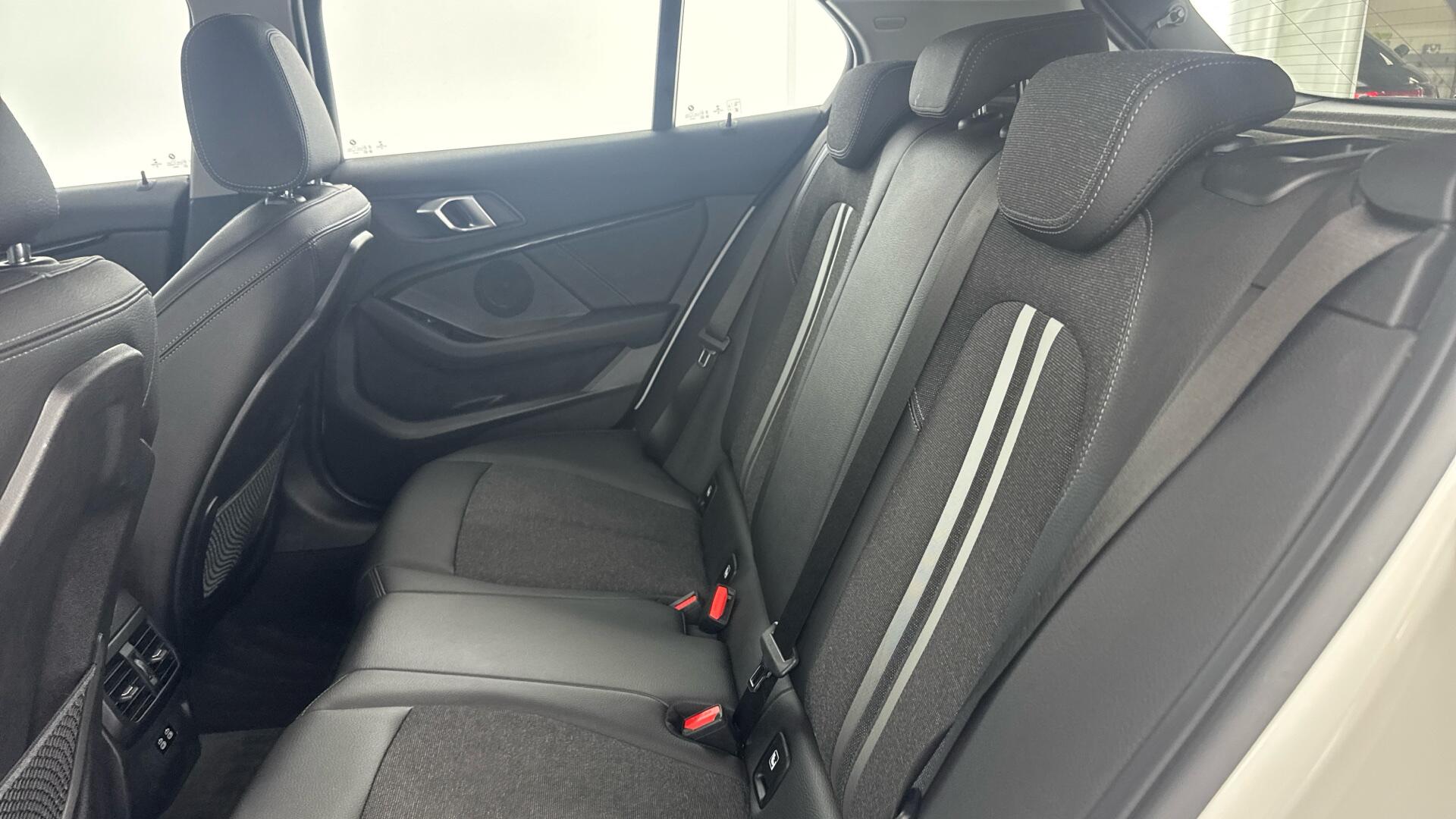 BMW 1 Series view 14