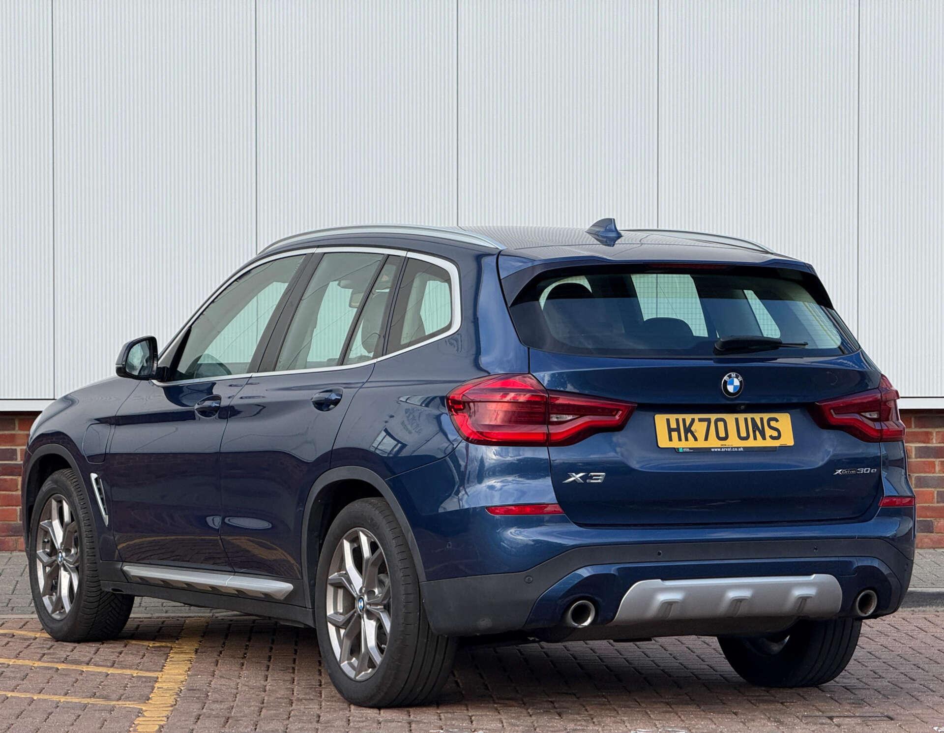 BMW X3 view 4