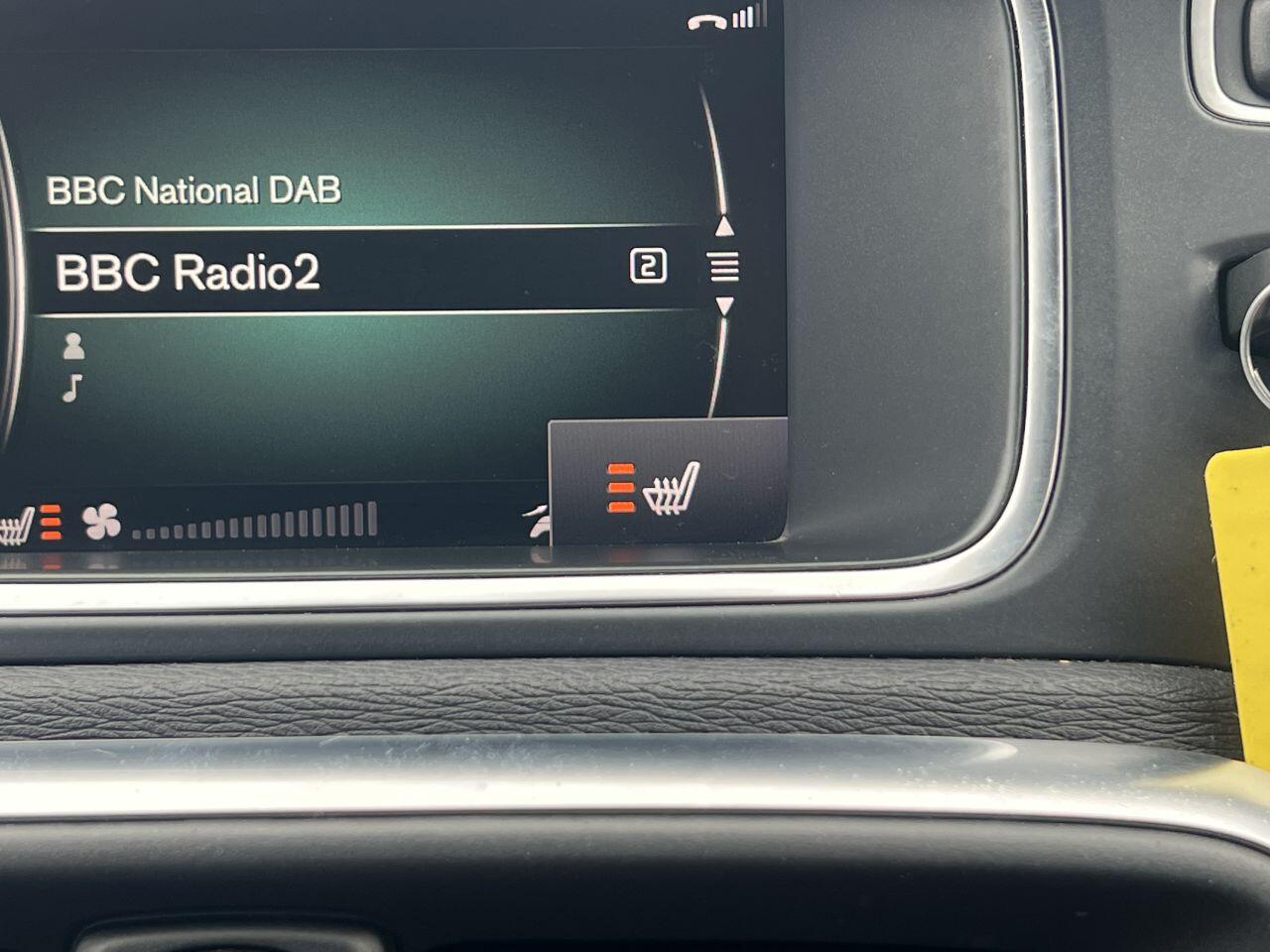 Volvo V40 Cross Country view 43