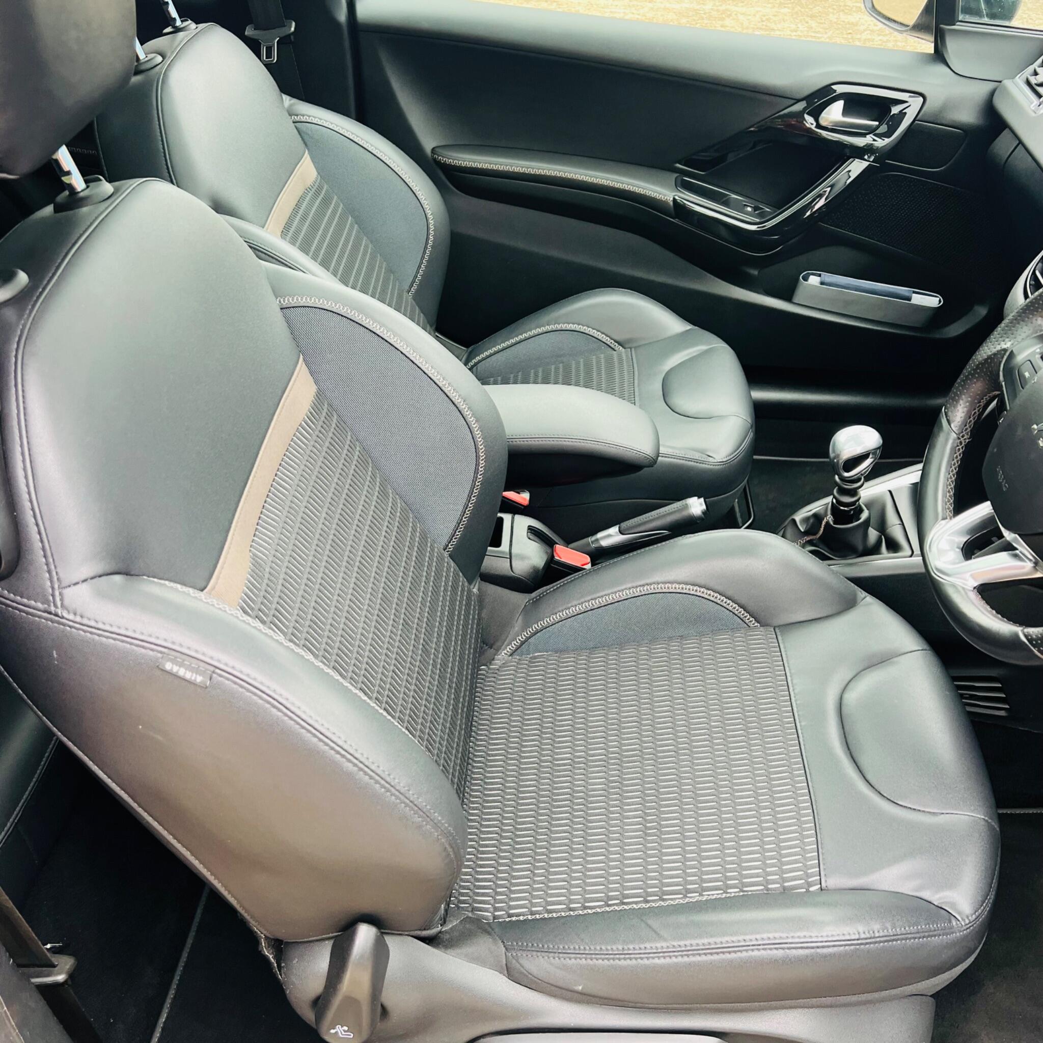 Peugeot 208 view 10