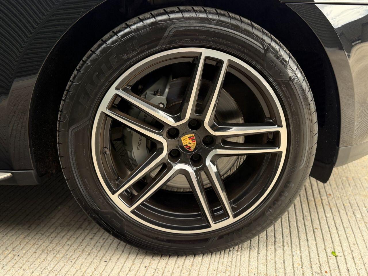 Porsche Macan view 15